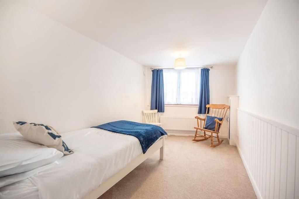 Four-Bedroom House photo 1