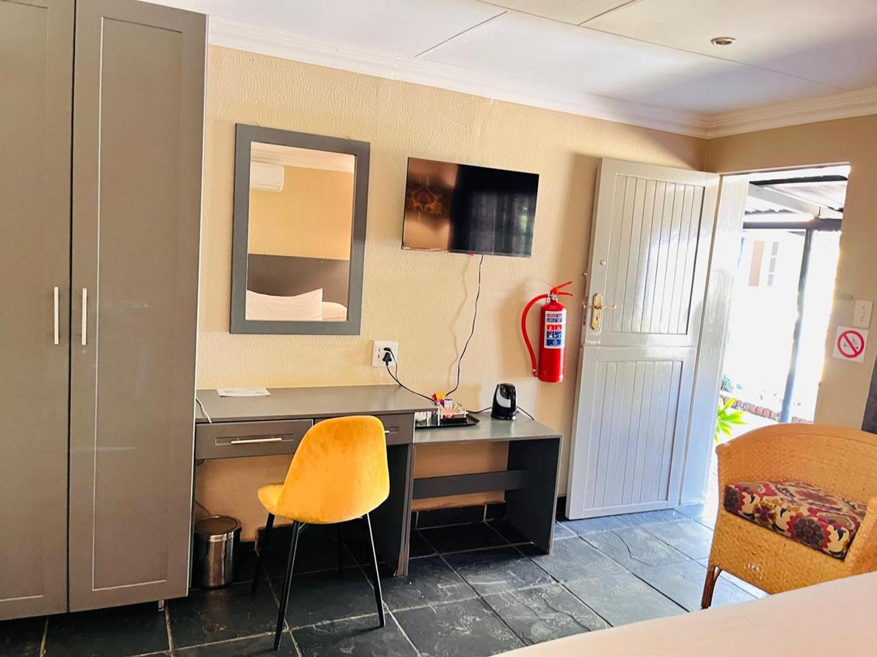 Basic Room - Photo 13