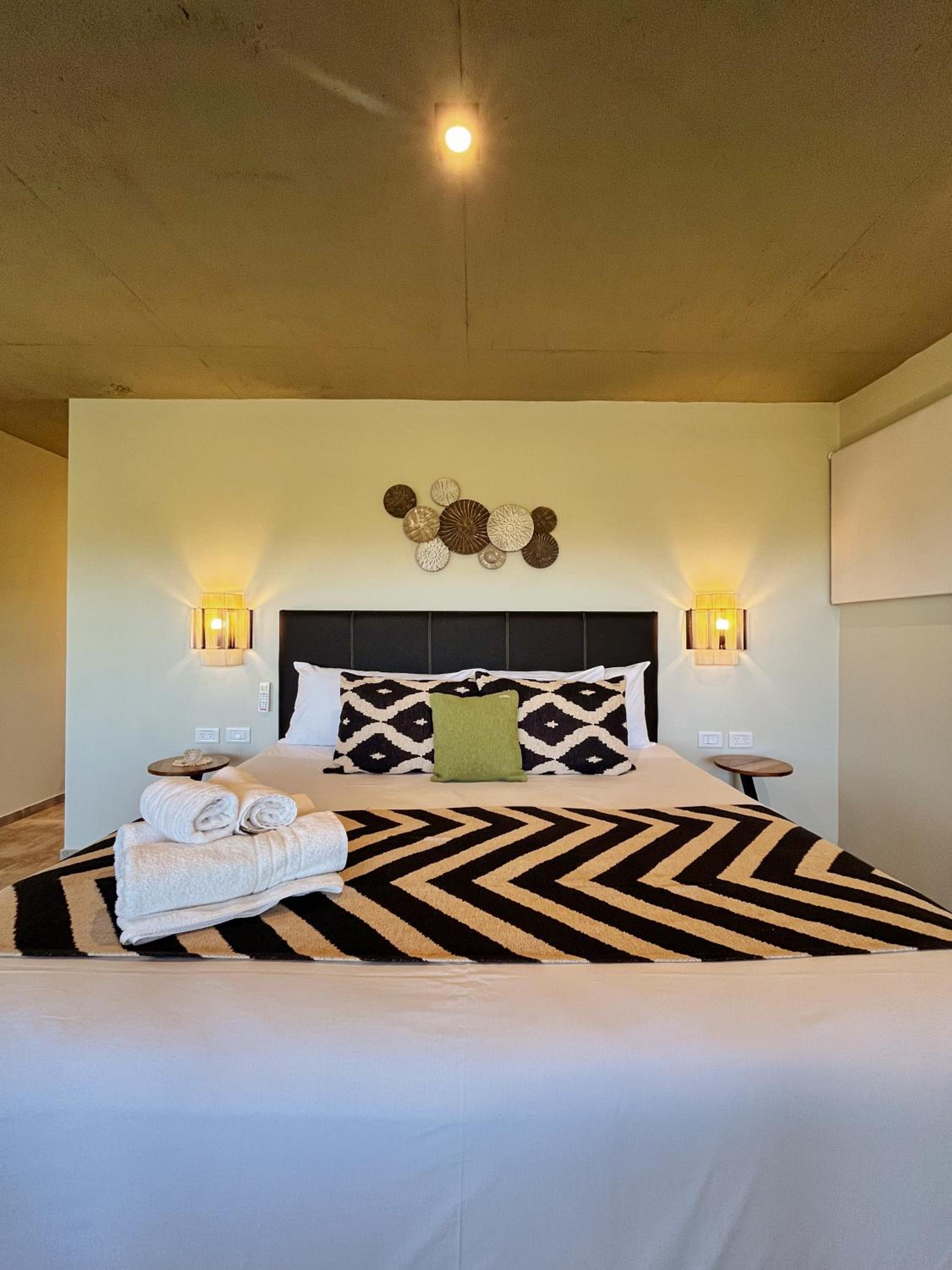 King Suite With Pool View photo 2