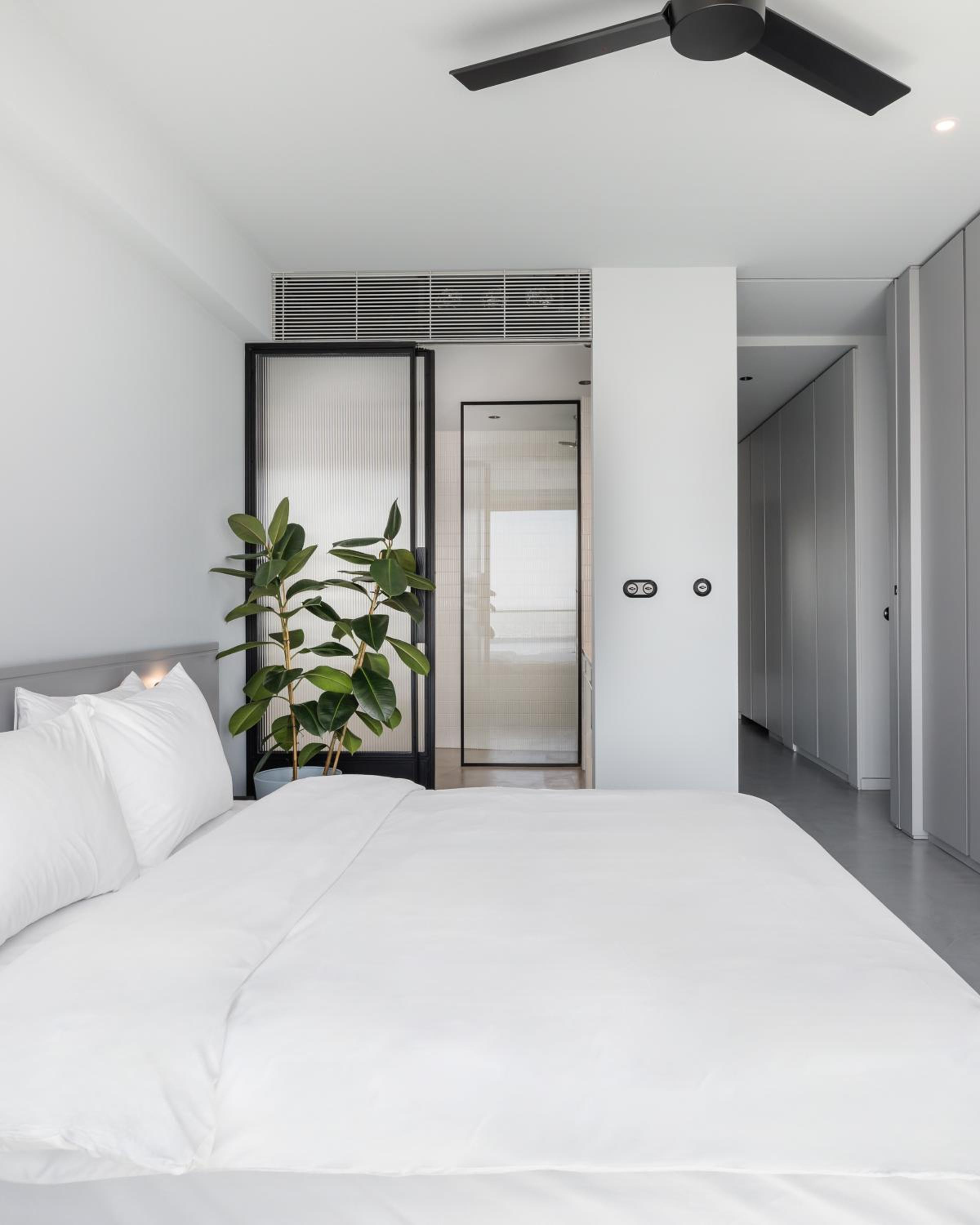Deluxe One-Bedroom Apartment with Harbor View