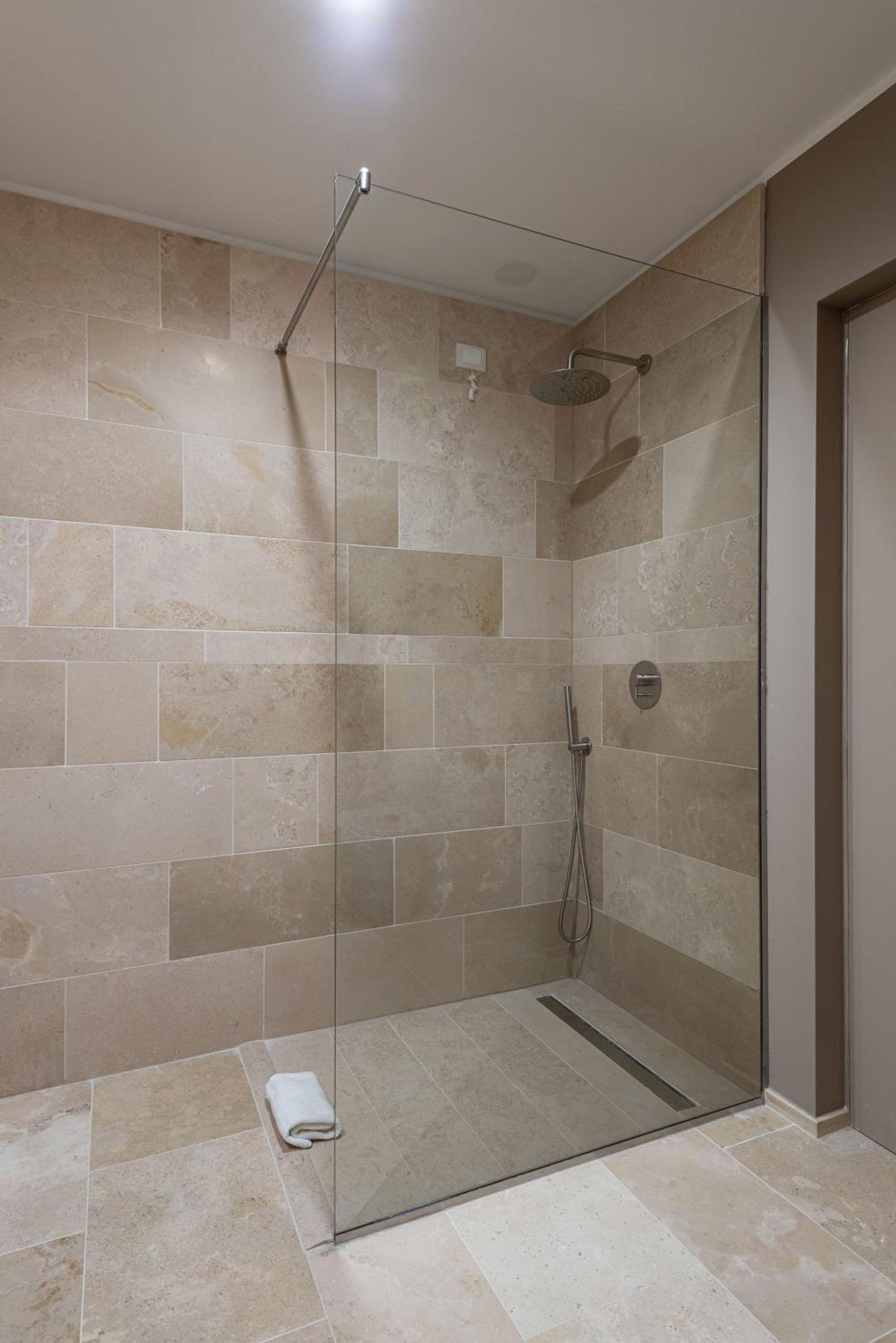 Deluxe Room - Photo 5