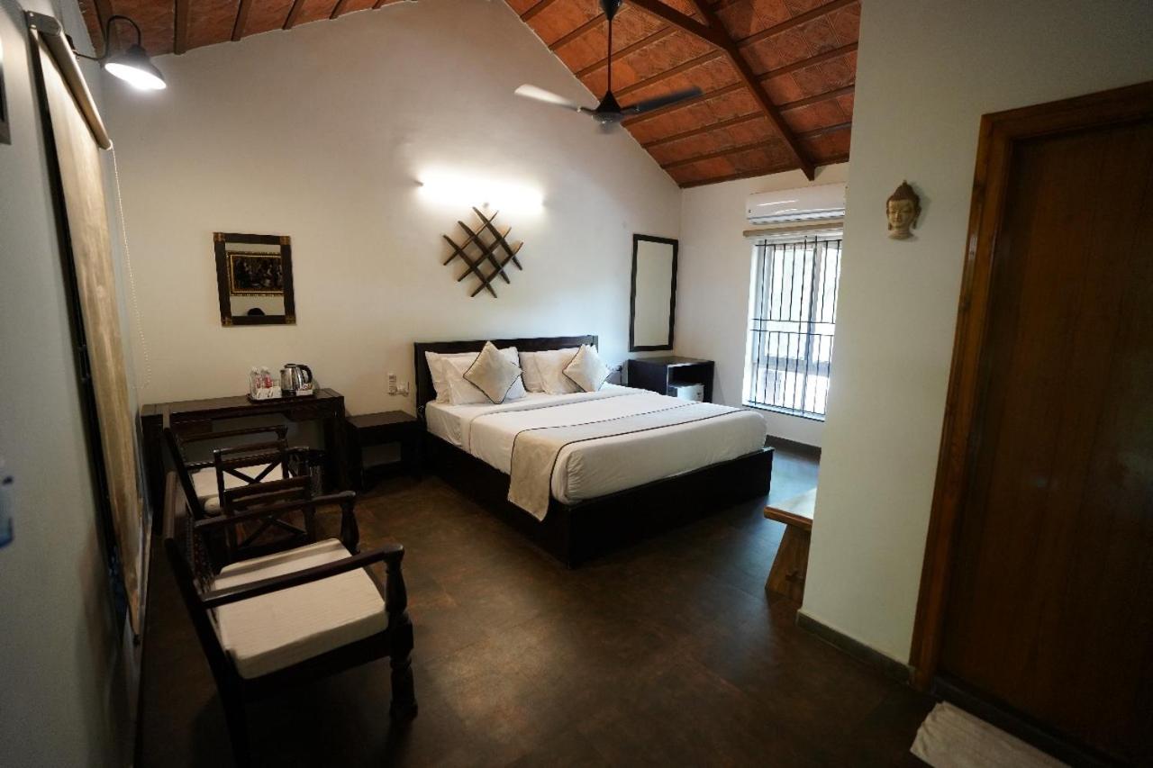 Deluxe Queen Suite