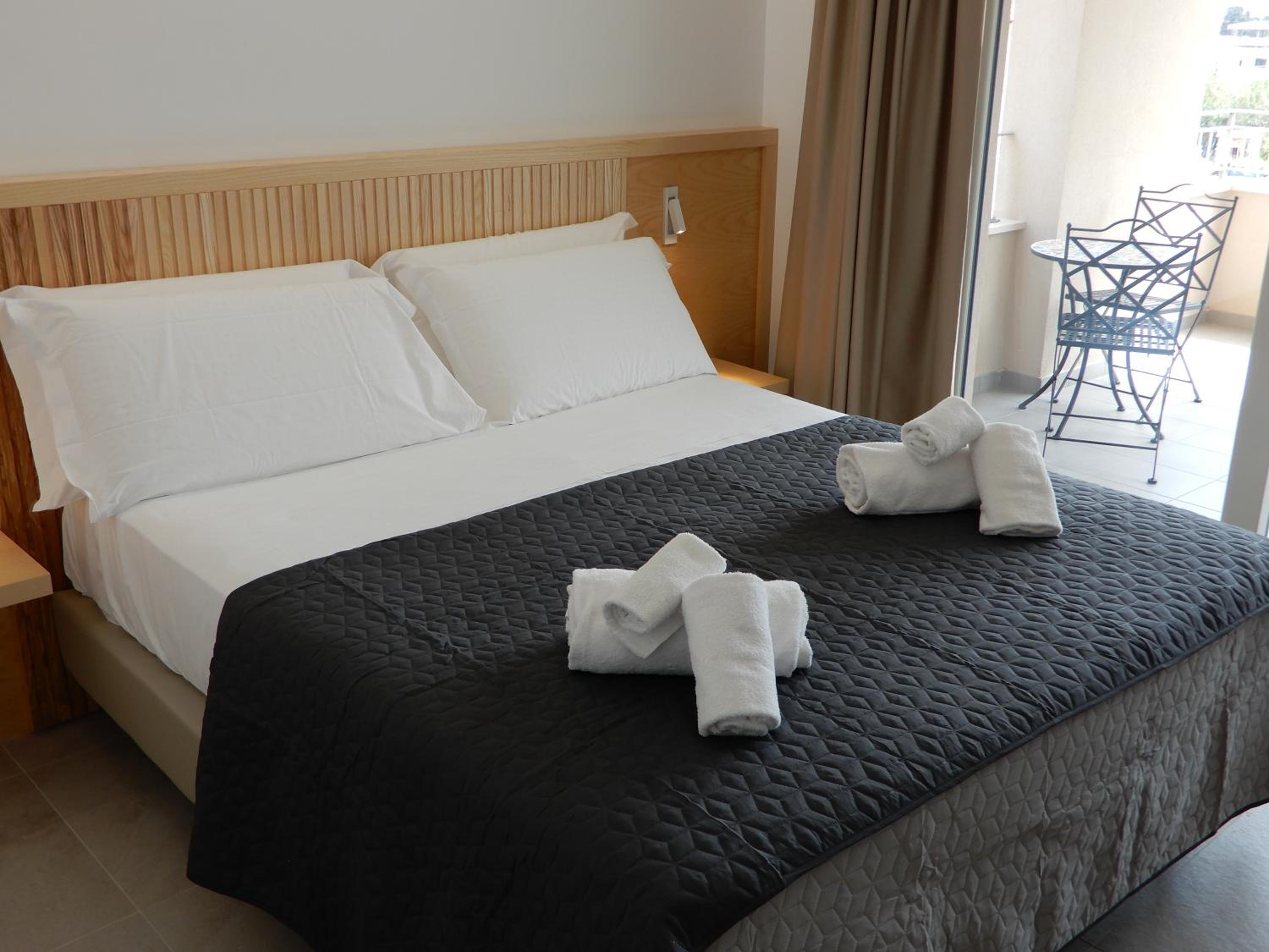 Double Room - Photo 8