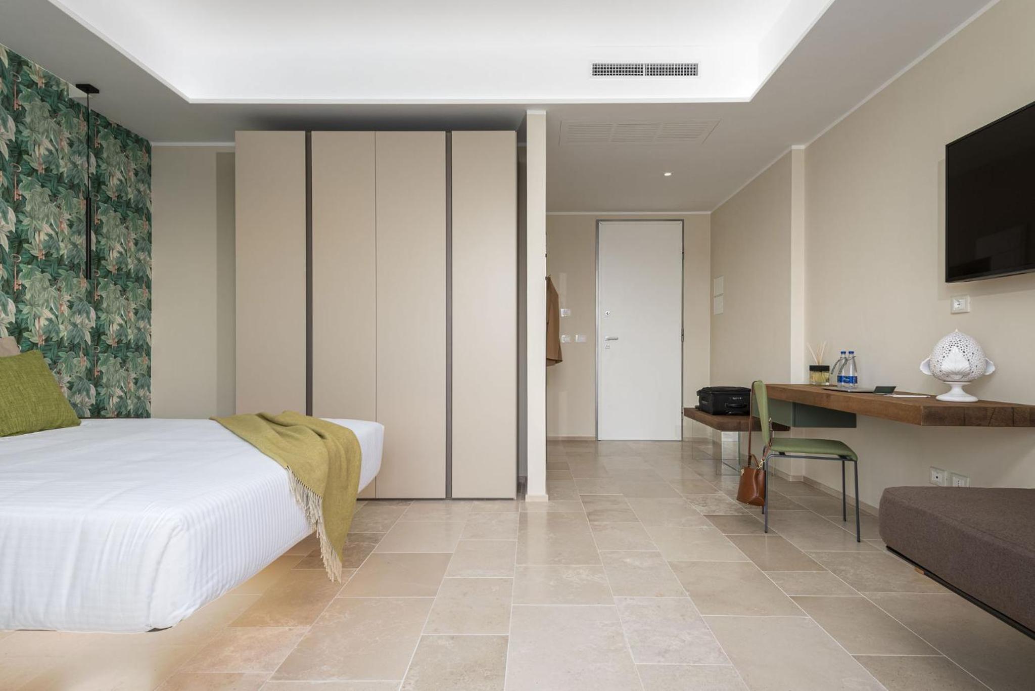 Premium Room with Balcony or Patio - Photo 5