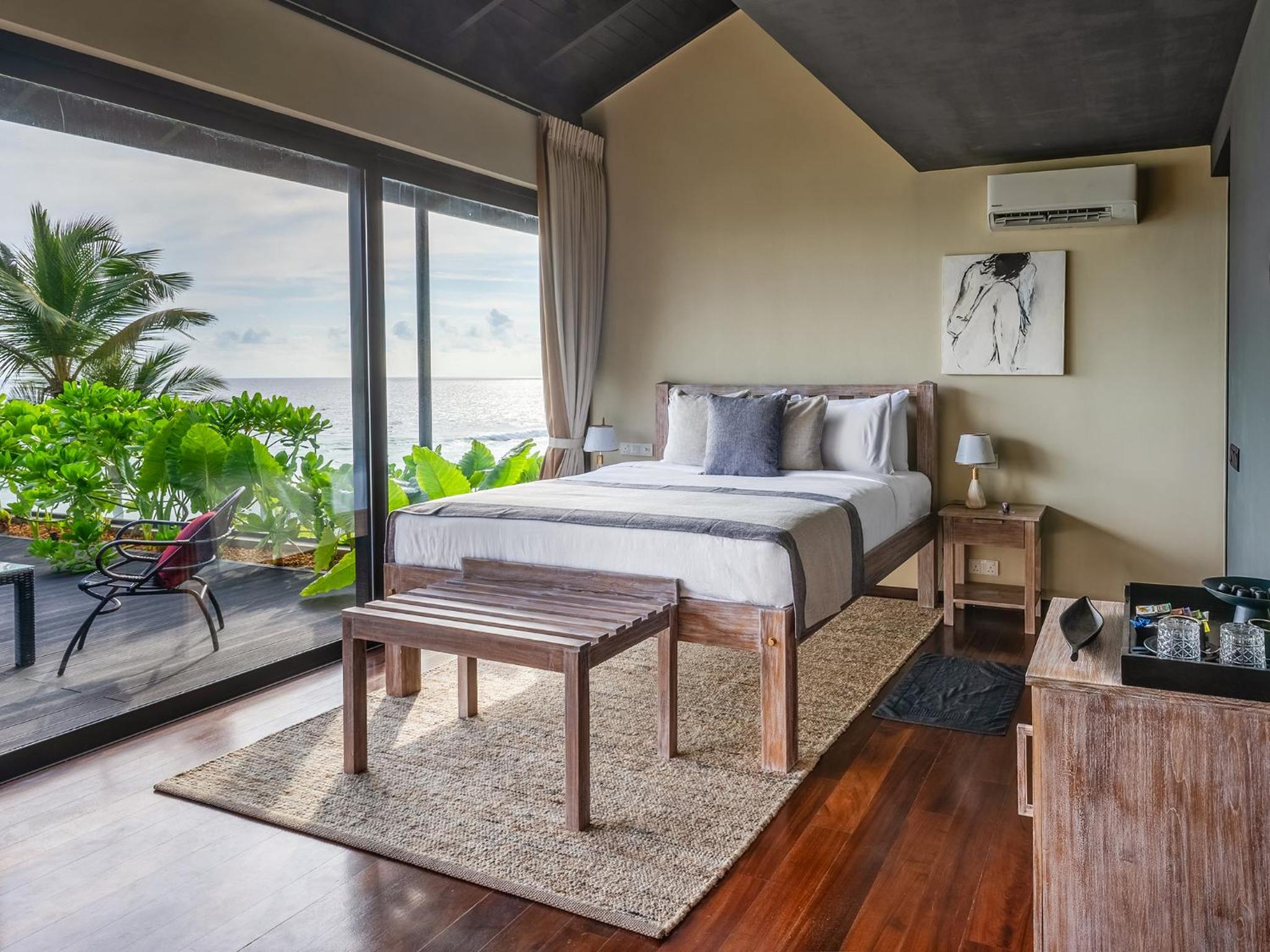 Deluxe Double Room with Balcony and Sea View photo 2