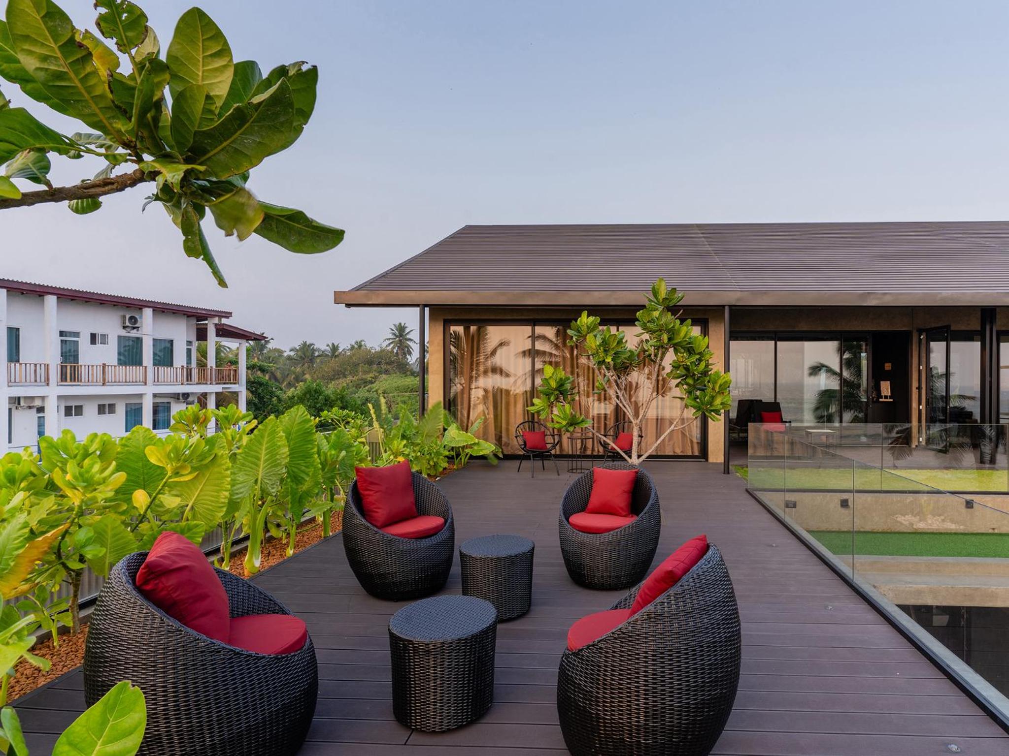 Deluxe Double Room with Balcony and Sea View photo 3