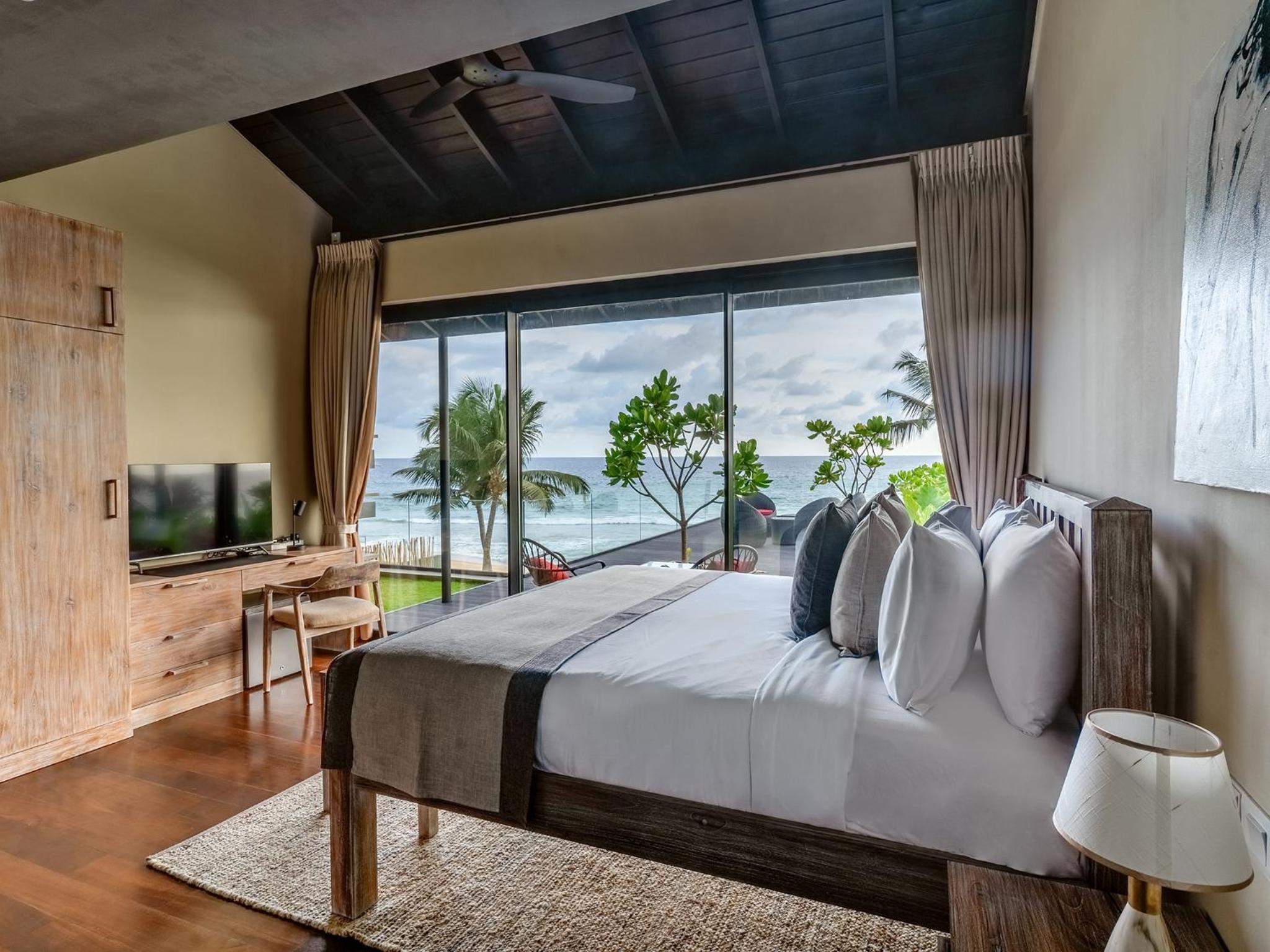 Deluxe Double Room with Balcony and Sea View