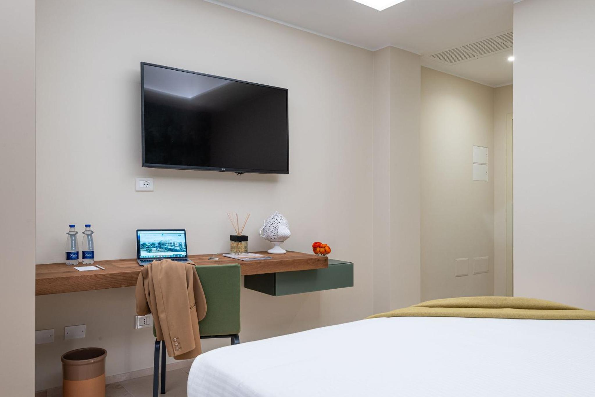 Suite - Photo 7