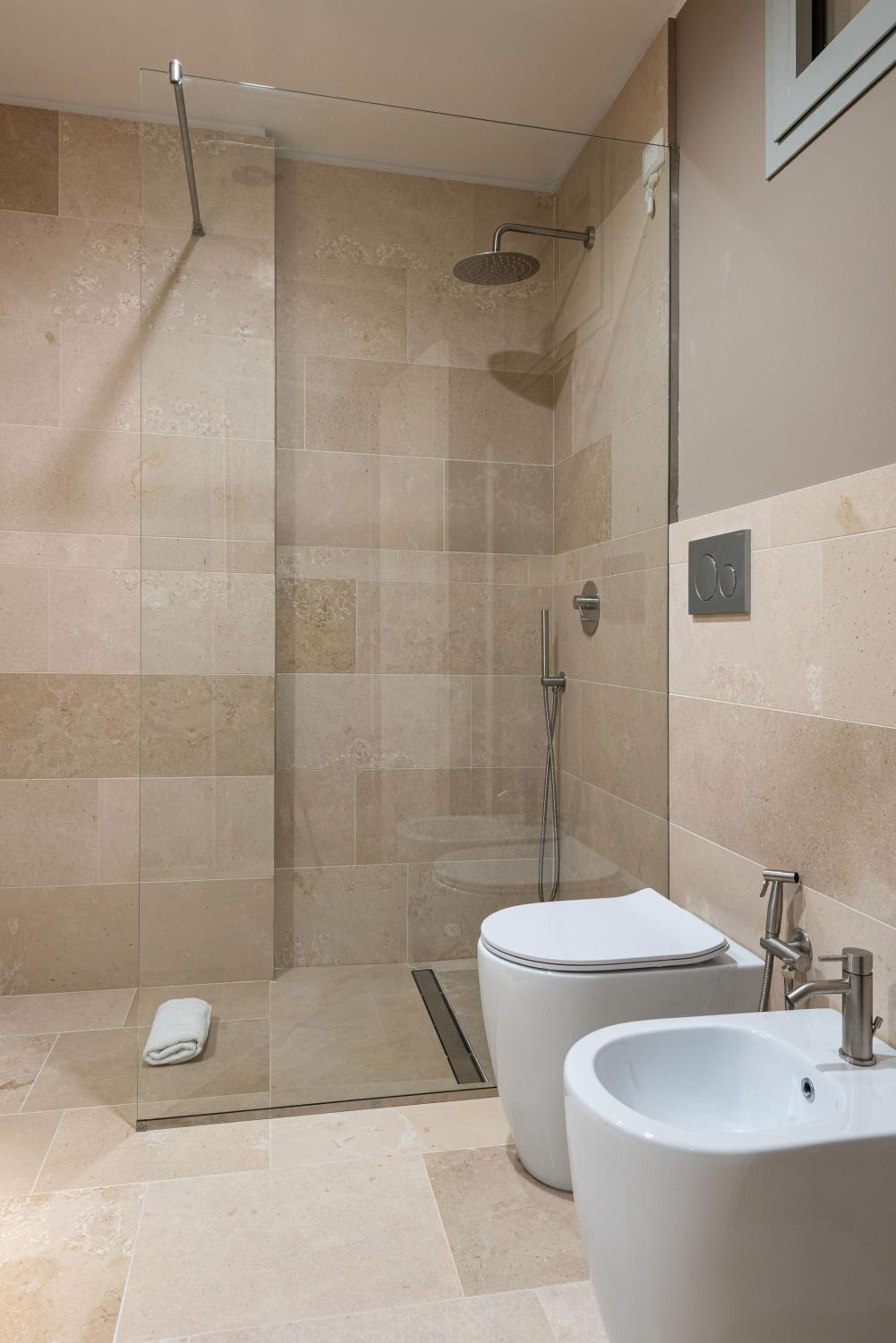 Suite - Photo 5