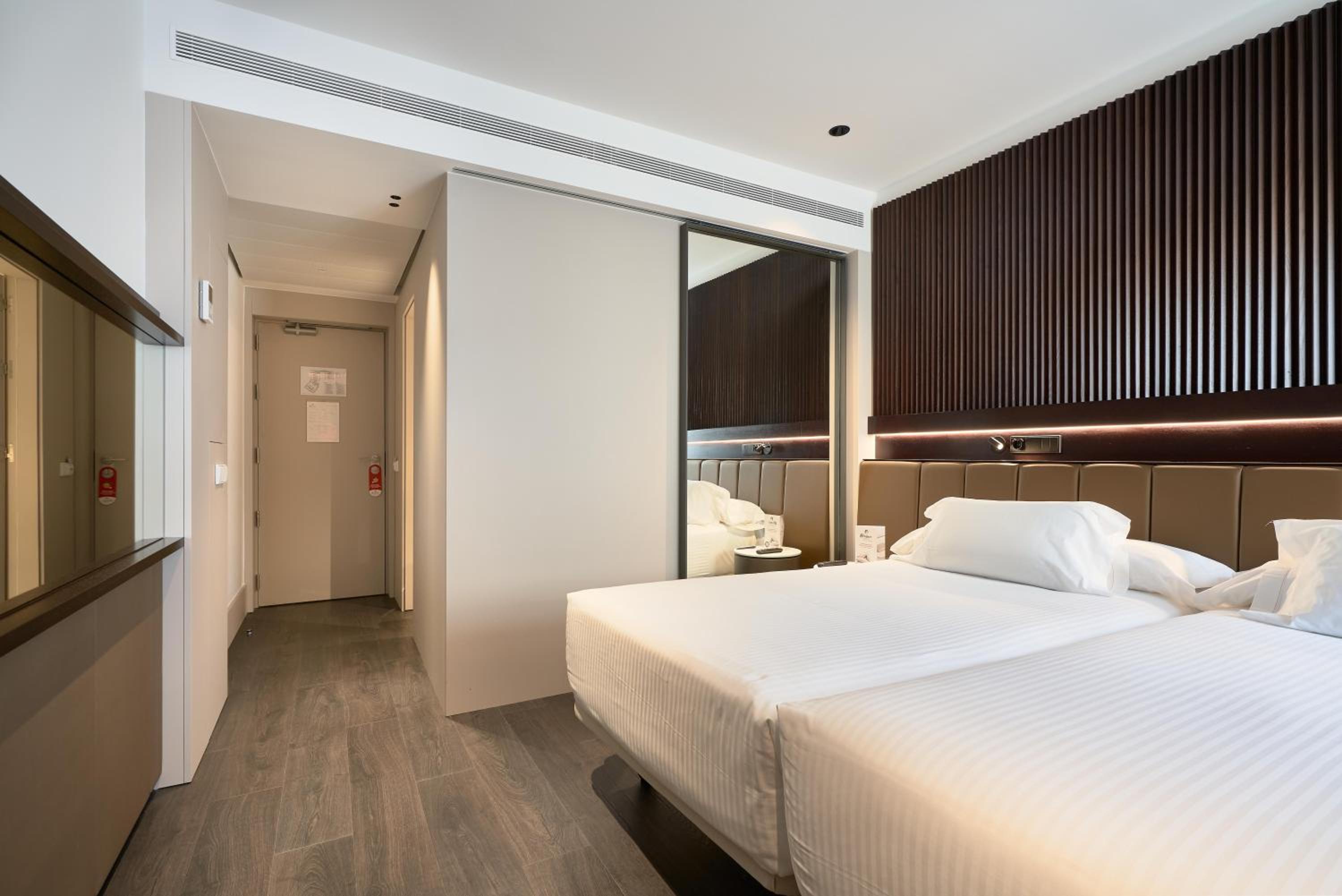 Standard Double Room - Photo 4