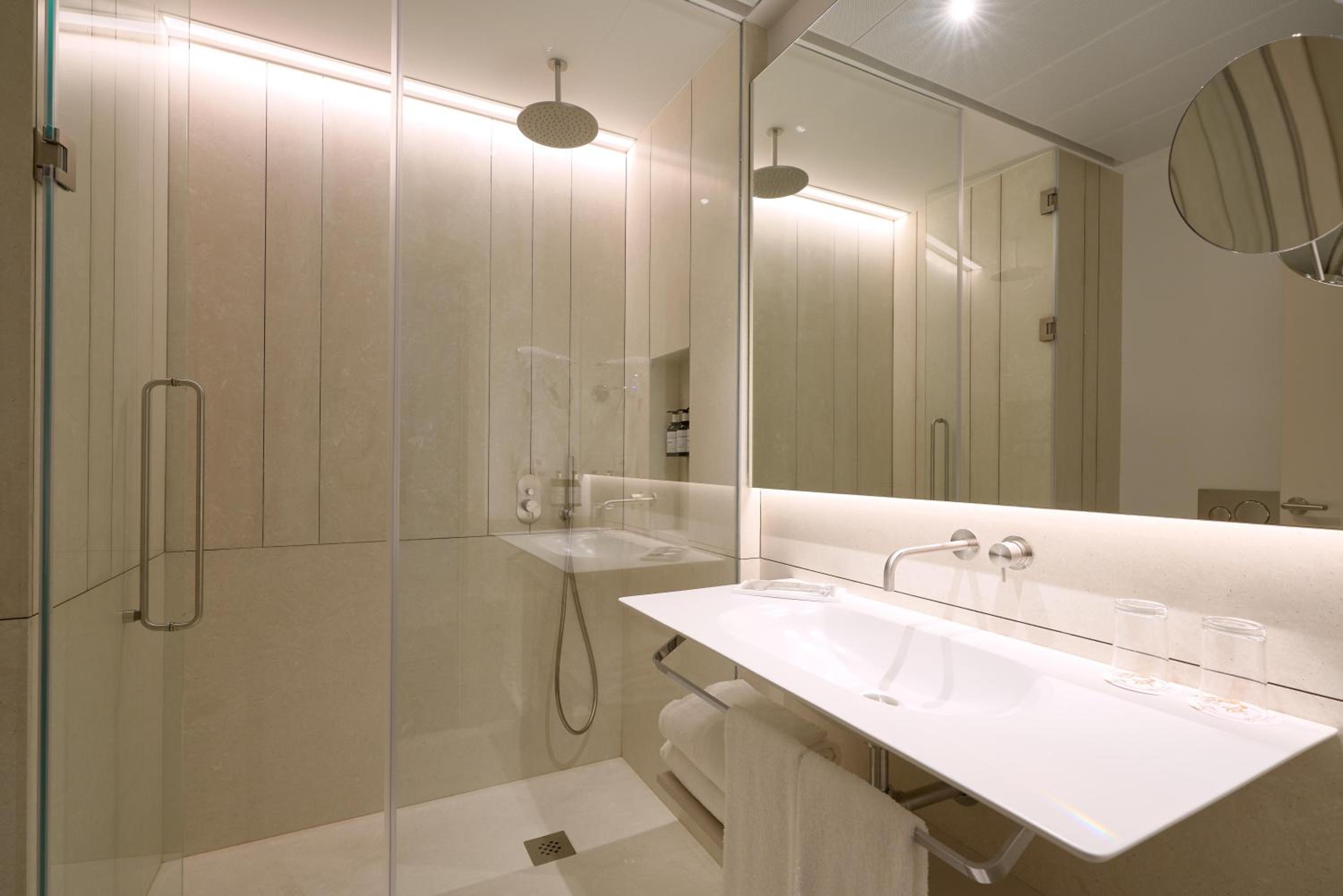 Standard Double Room - Photo 3