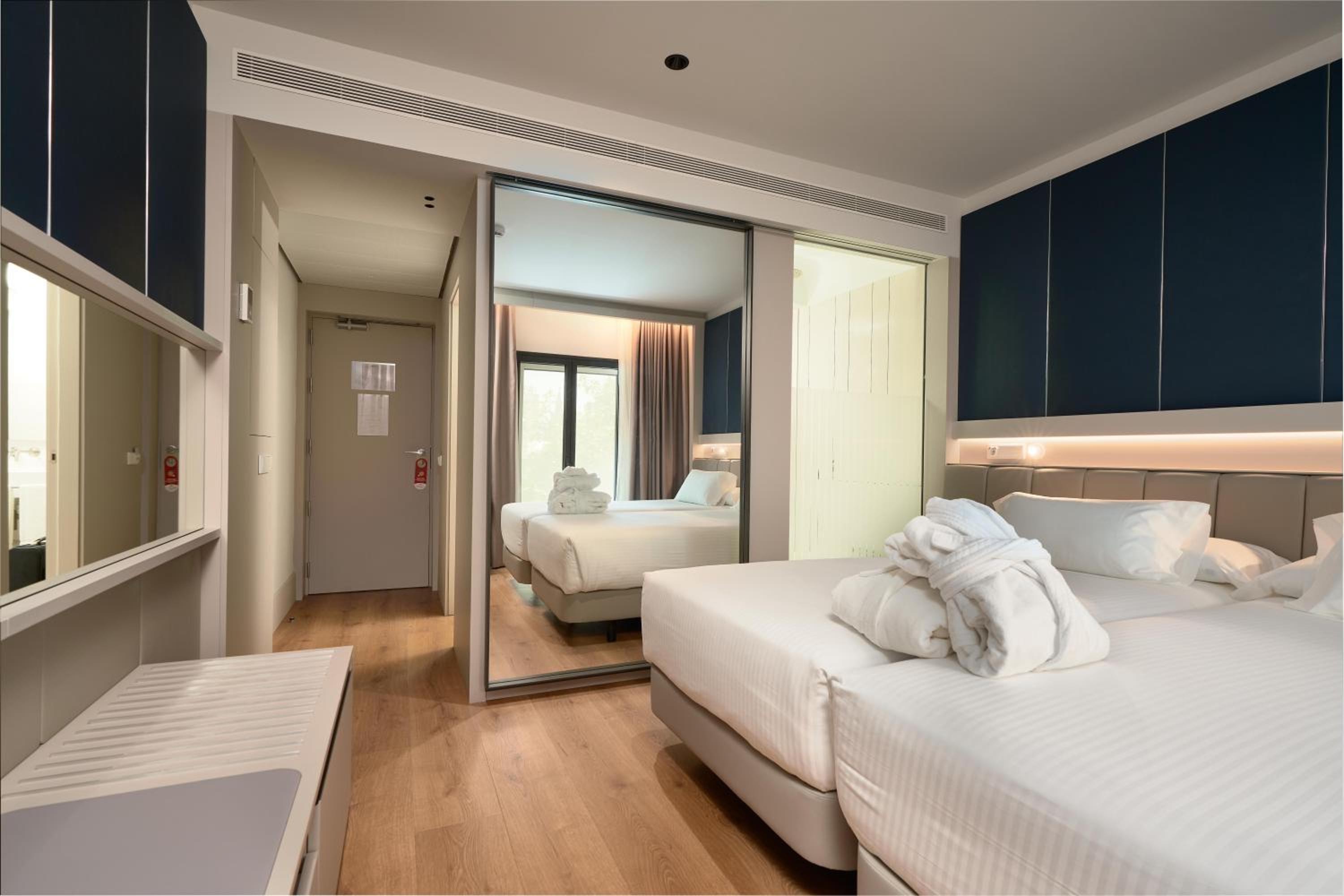 Deluxe Double Room with Balcony - Photo 1
