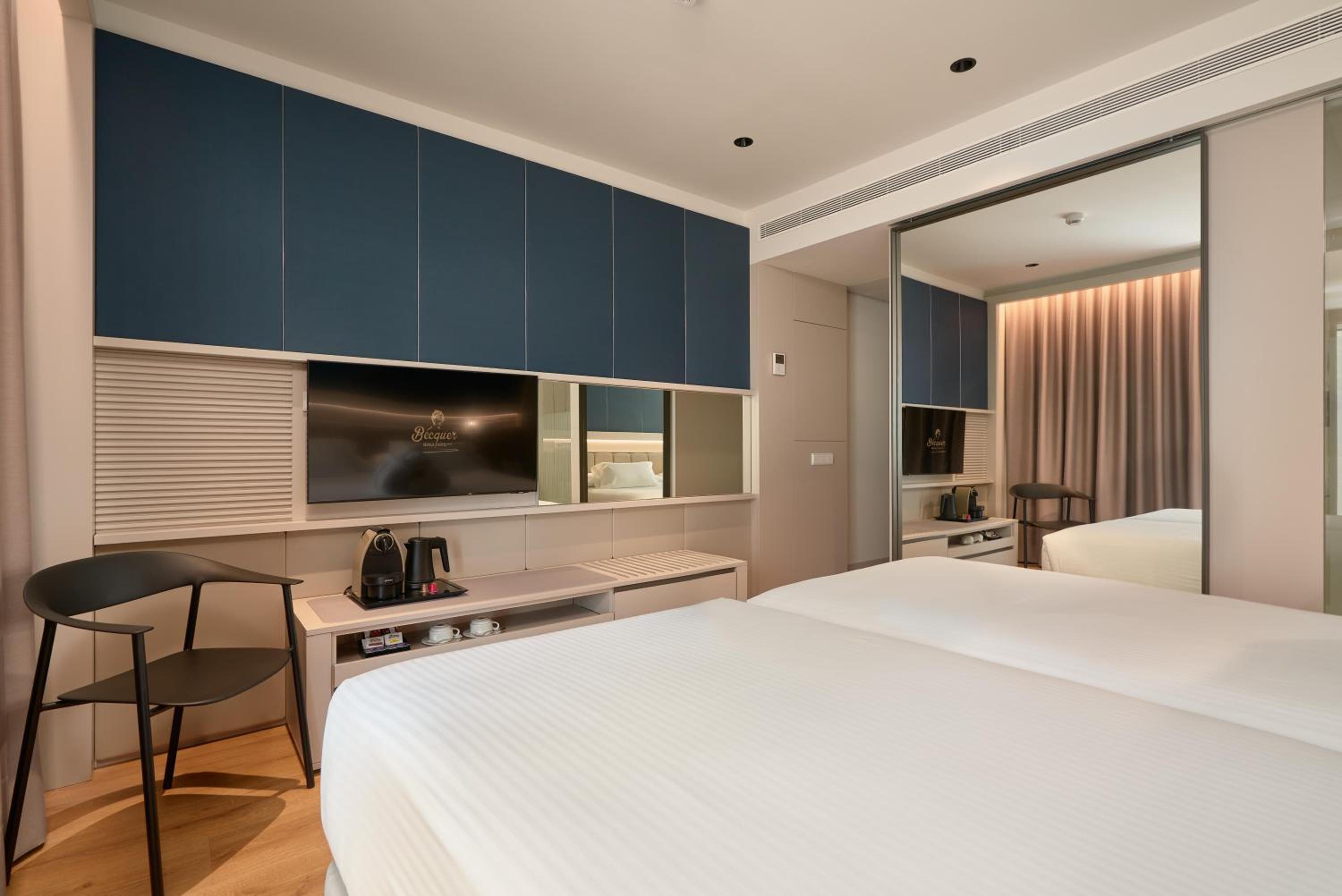 Deluxe Double Room with Balcony - Photo 2