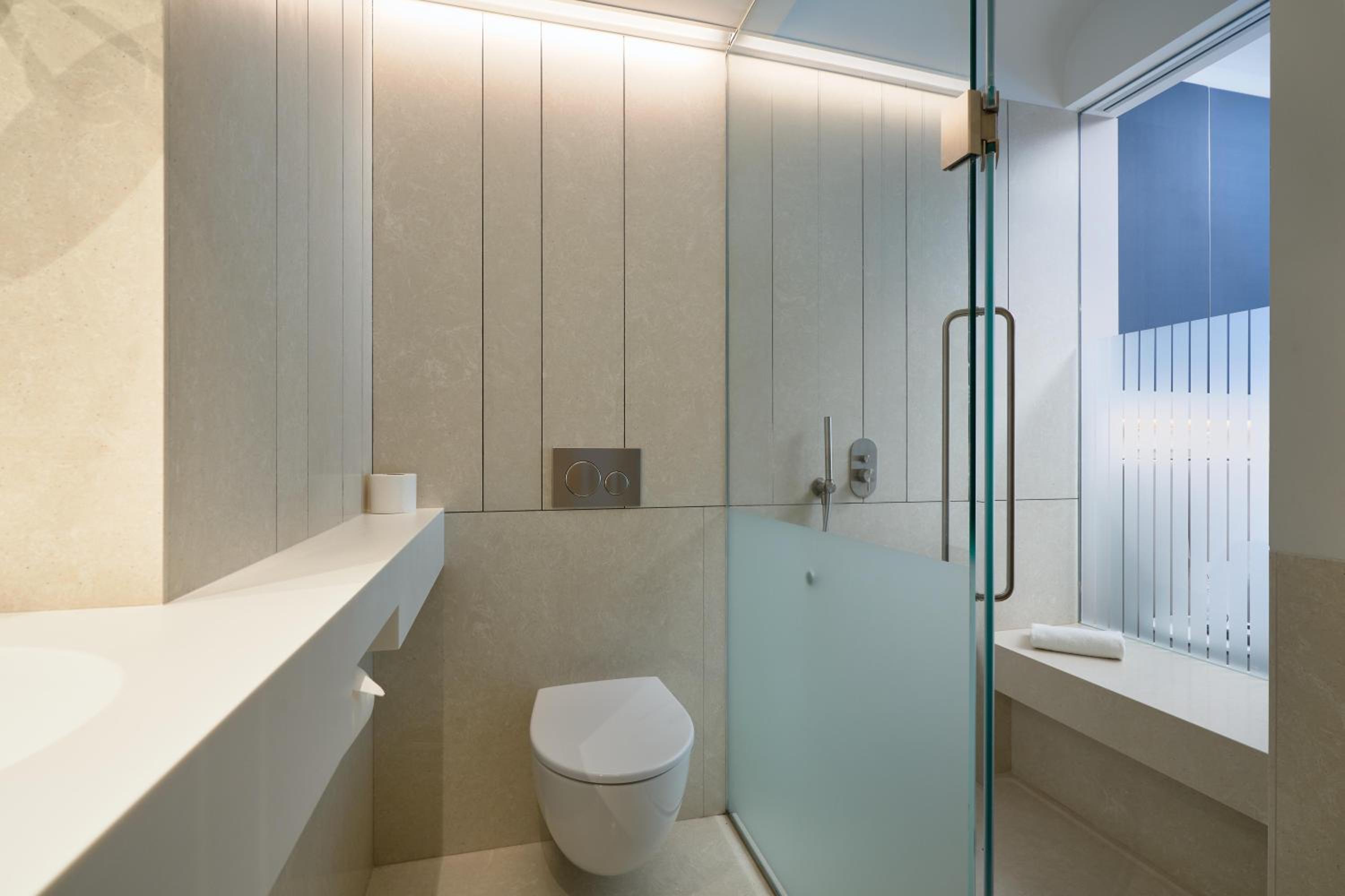Deluxe Double Room with Balcony - Photo 4