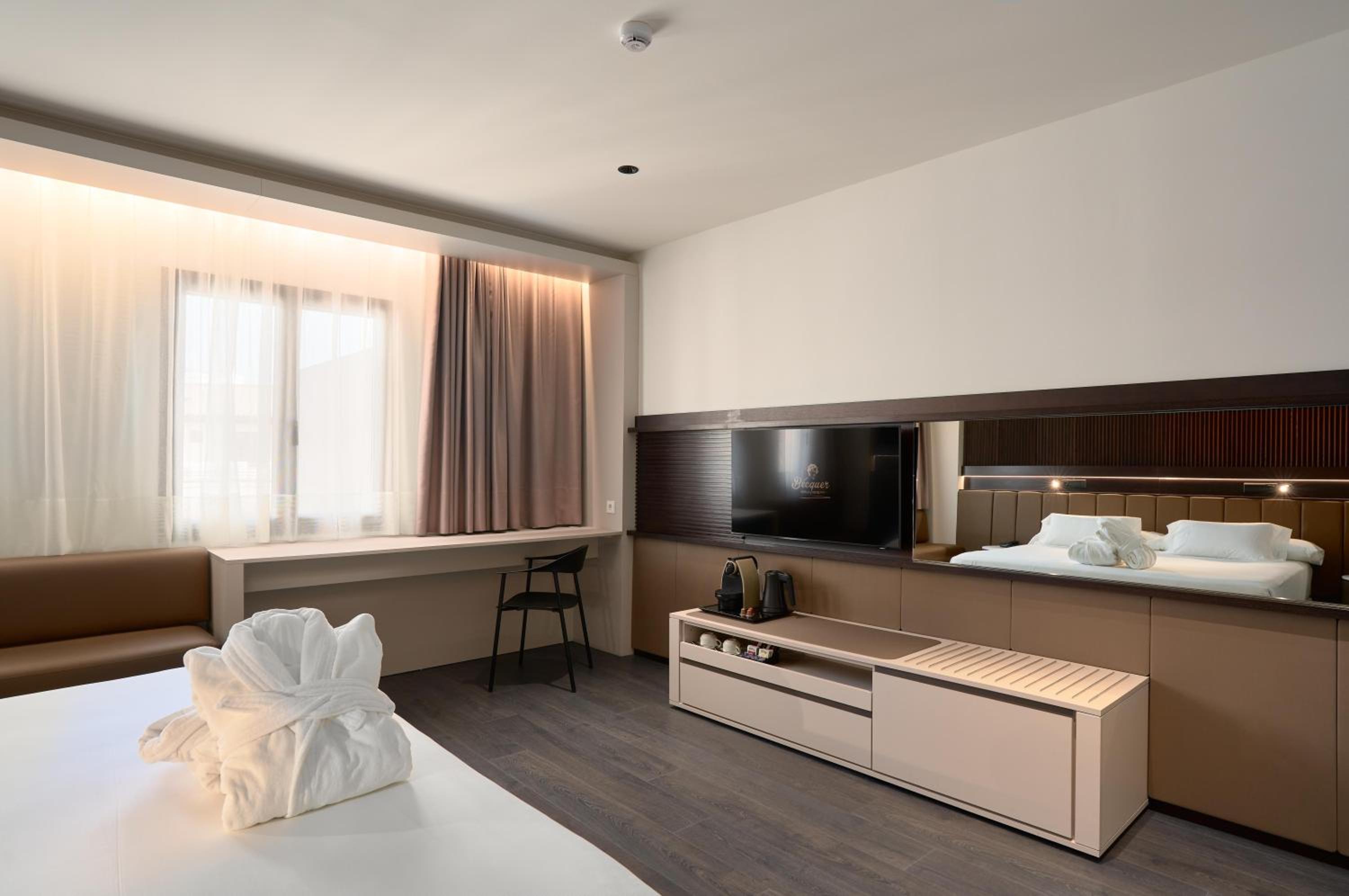 Premium Double Room - Photo 3