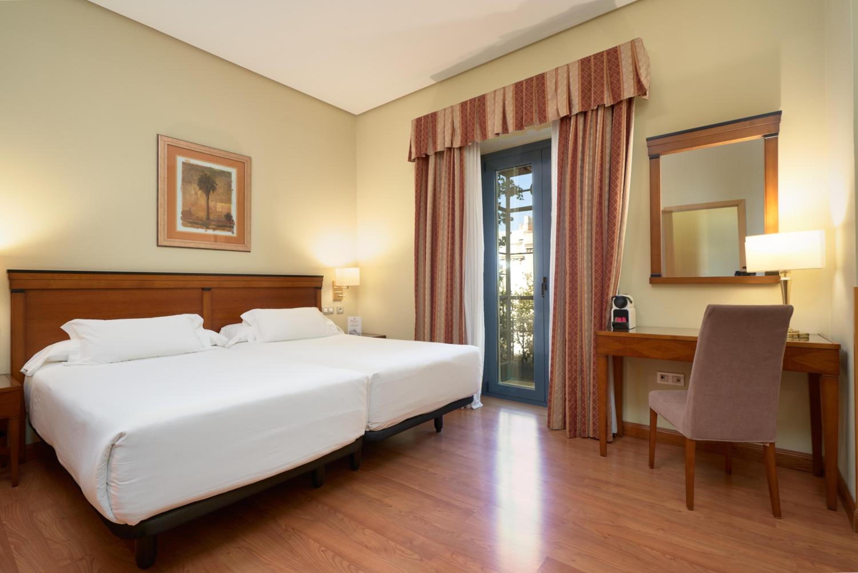 Premium Double Room - Photo 7