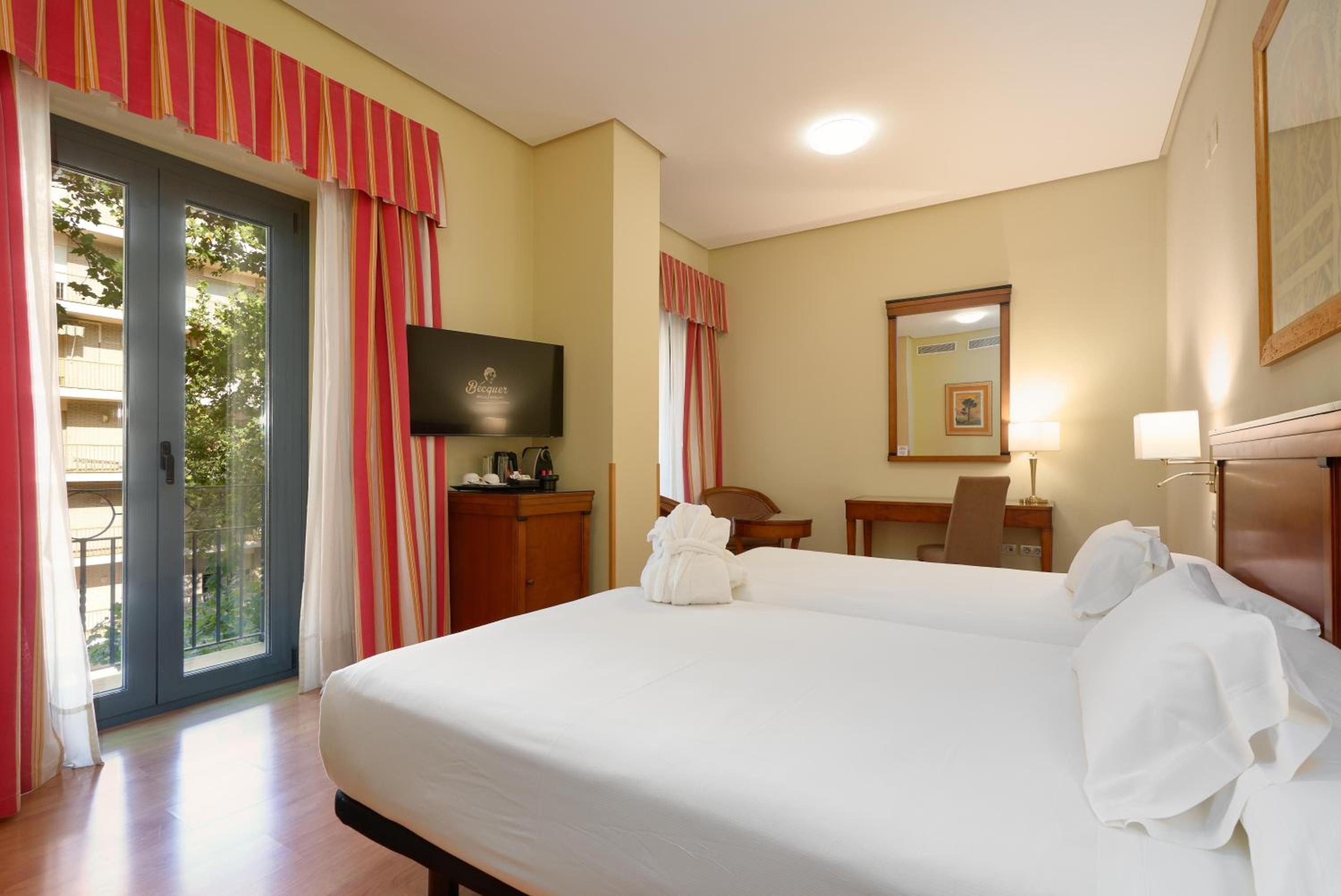 Premium Double Room - Photo 6