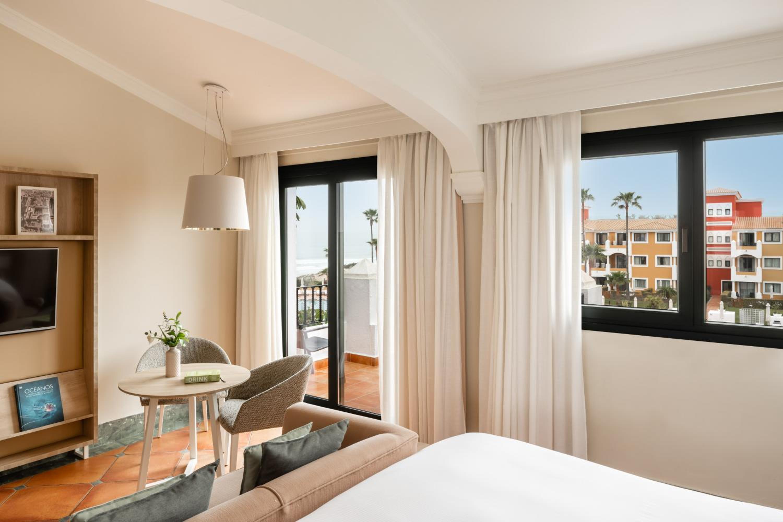 Premium Room Ocean View - Photo 6