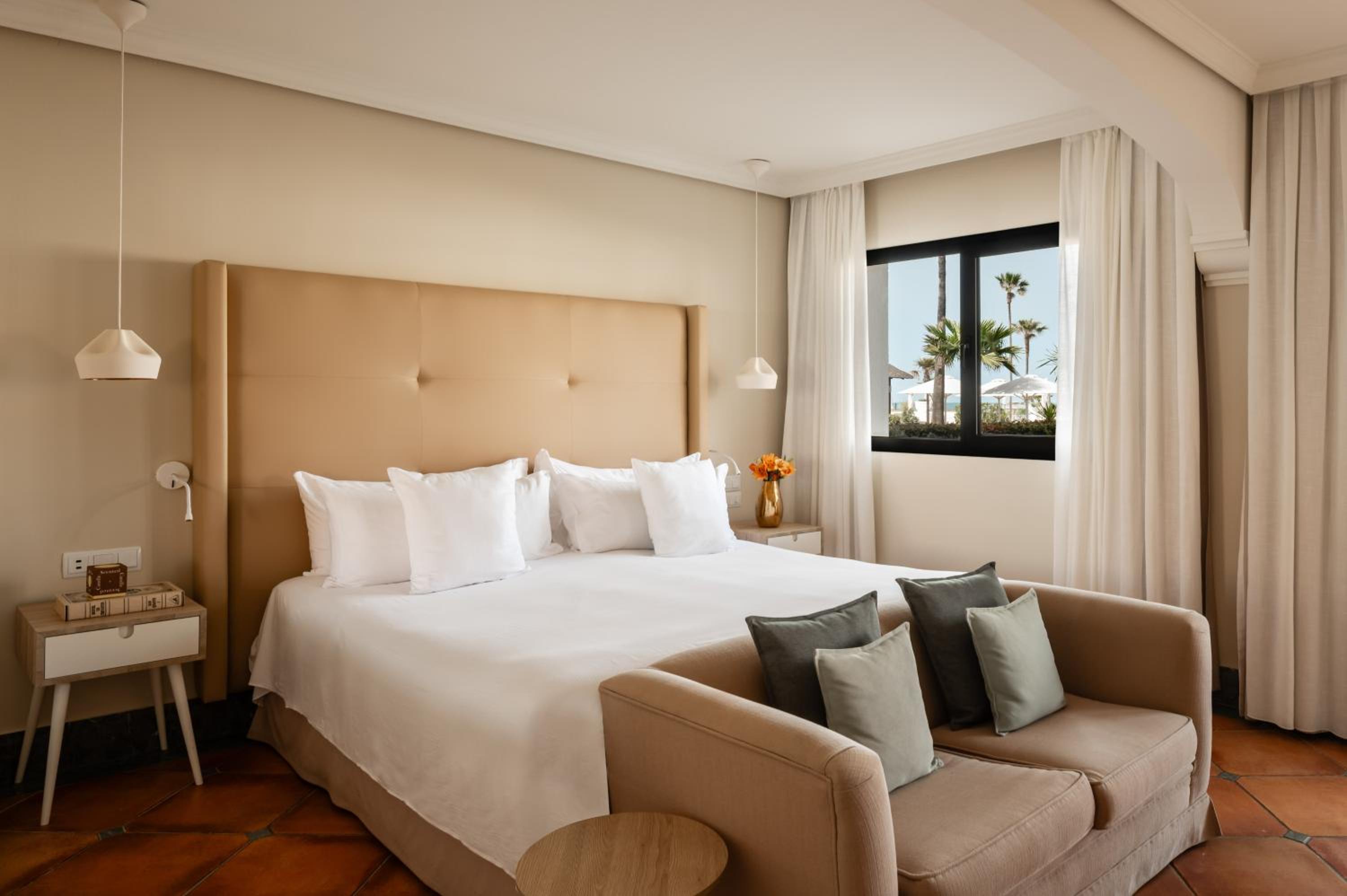 Premium Room with Pool Access and Private Garden - Photo 5