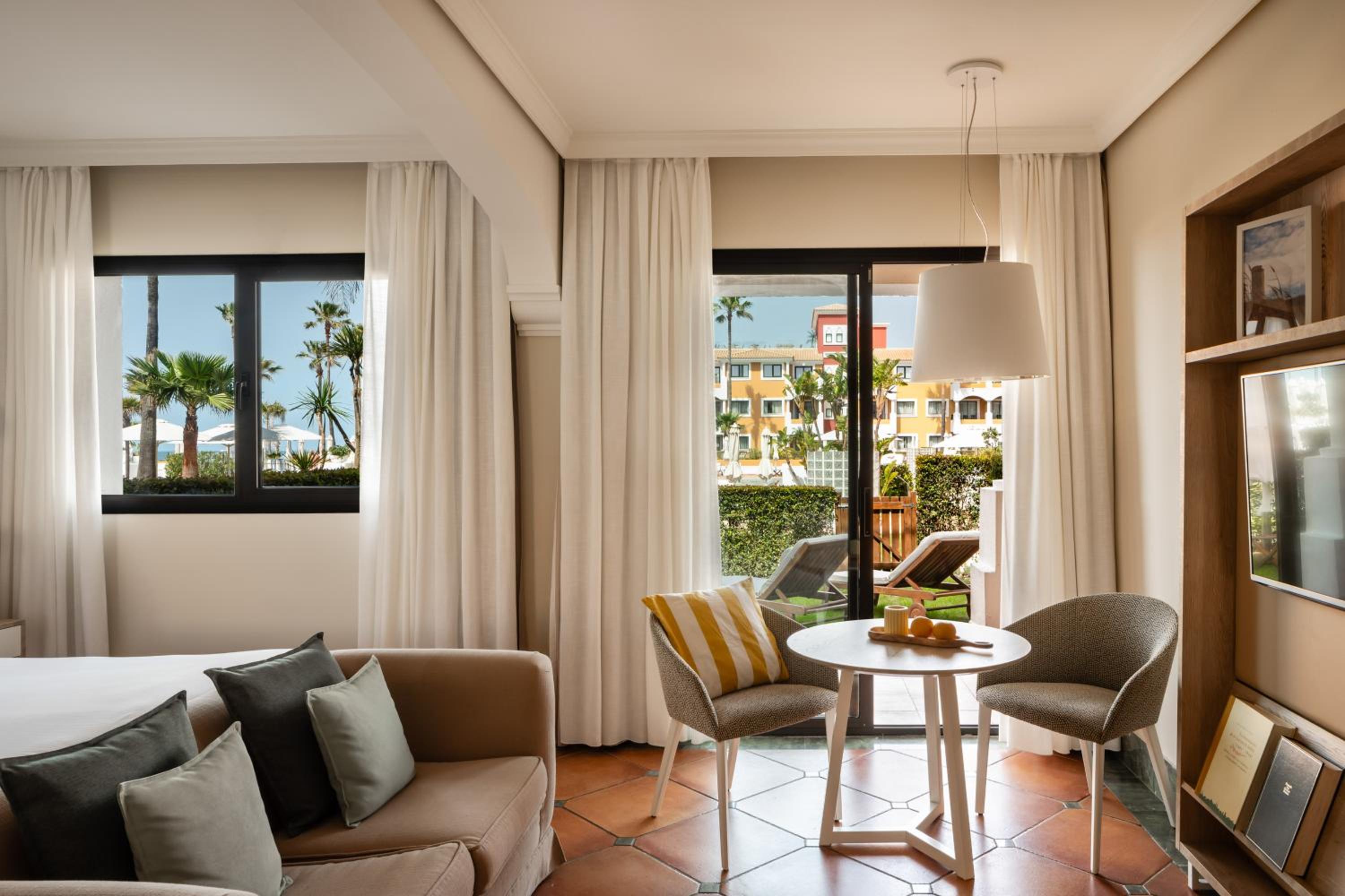 Premium Room with Pool Access and Private Garden - Photo 6