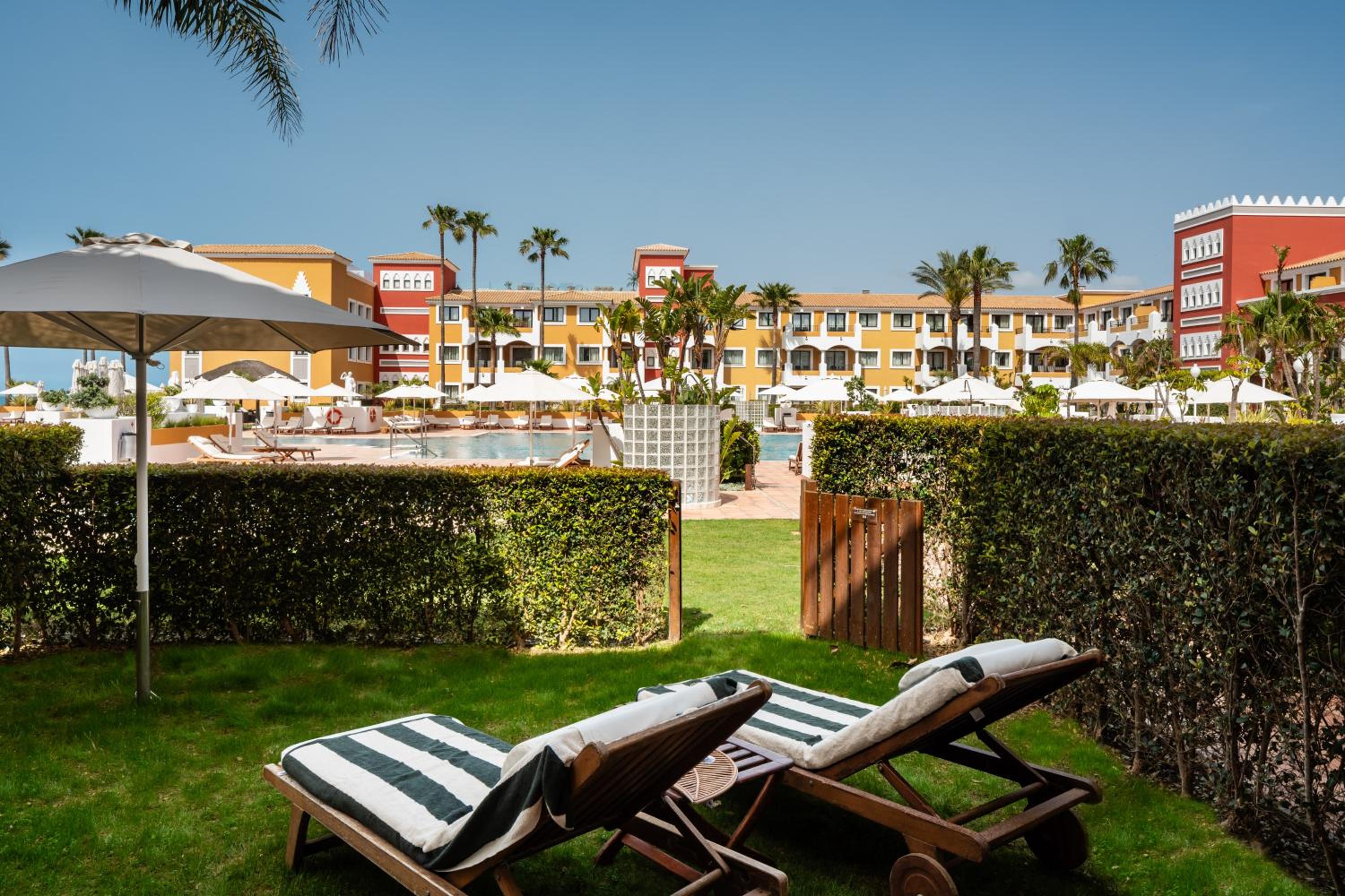 Premium Room with Pool Access and Private Garden - Photo 7