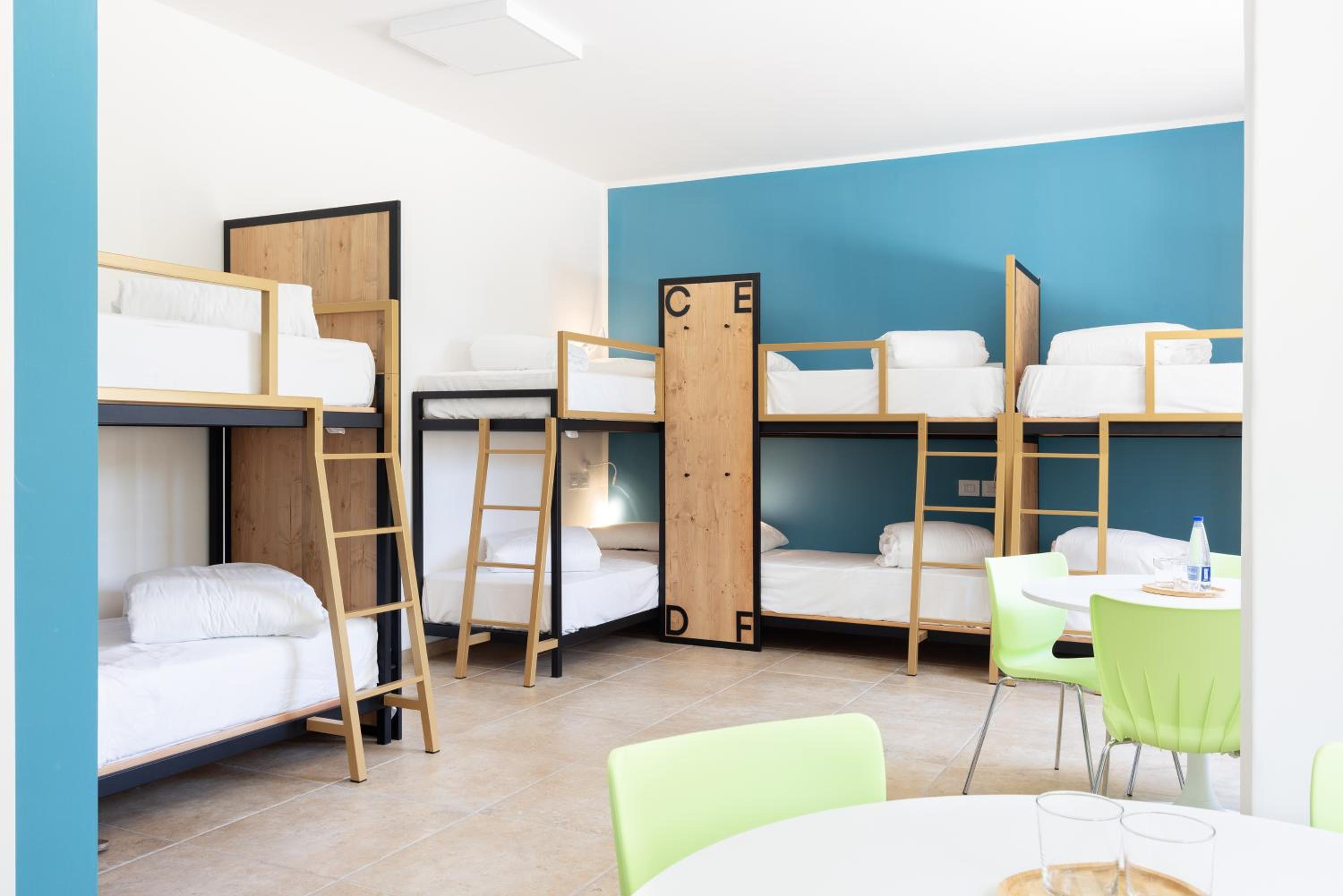 Female Dormitory Room photo 3