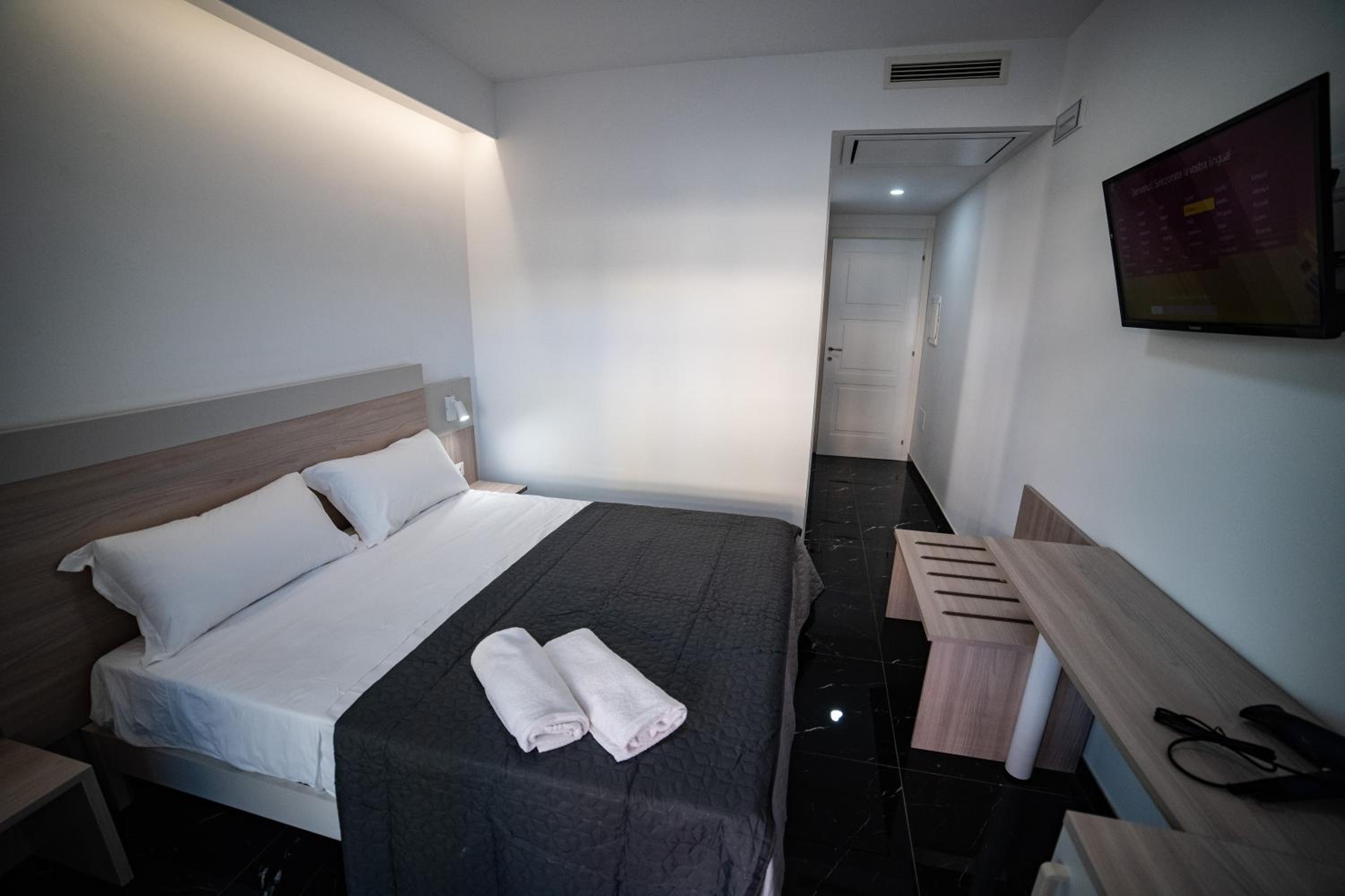 Double Room - Photo 23