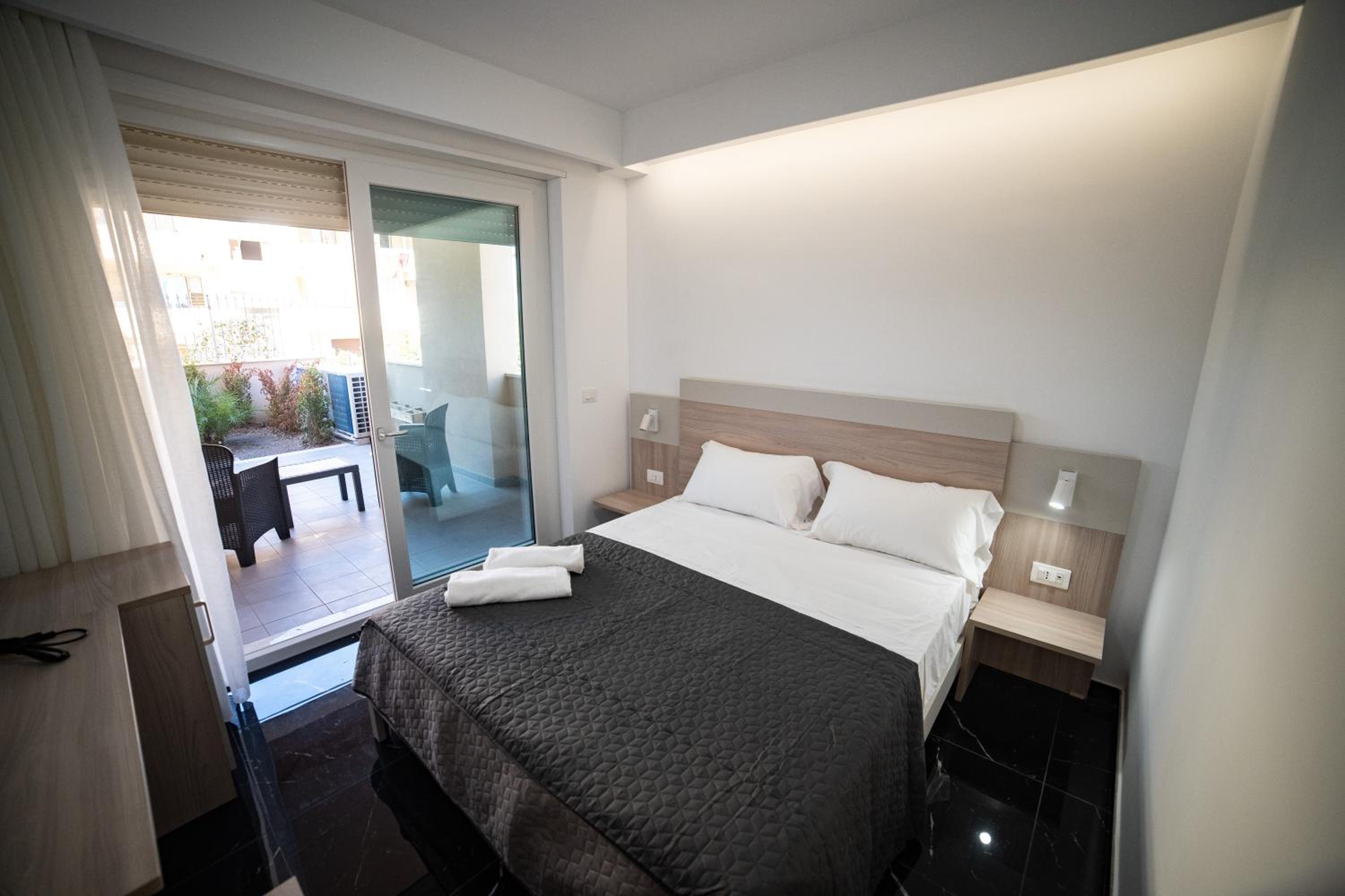 Double Room - Photo 11