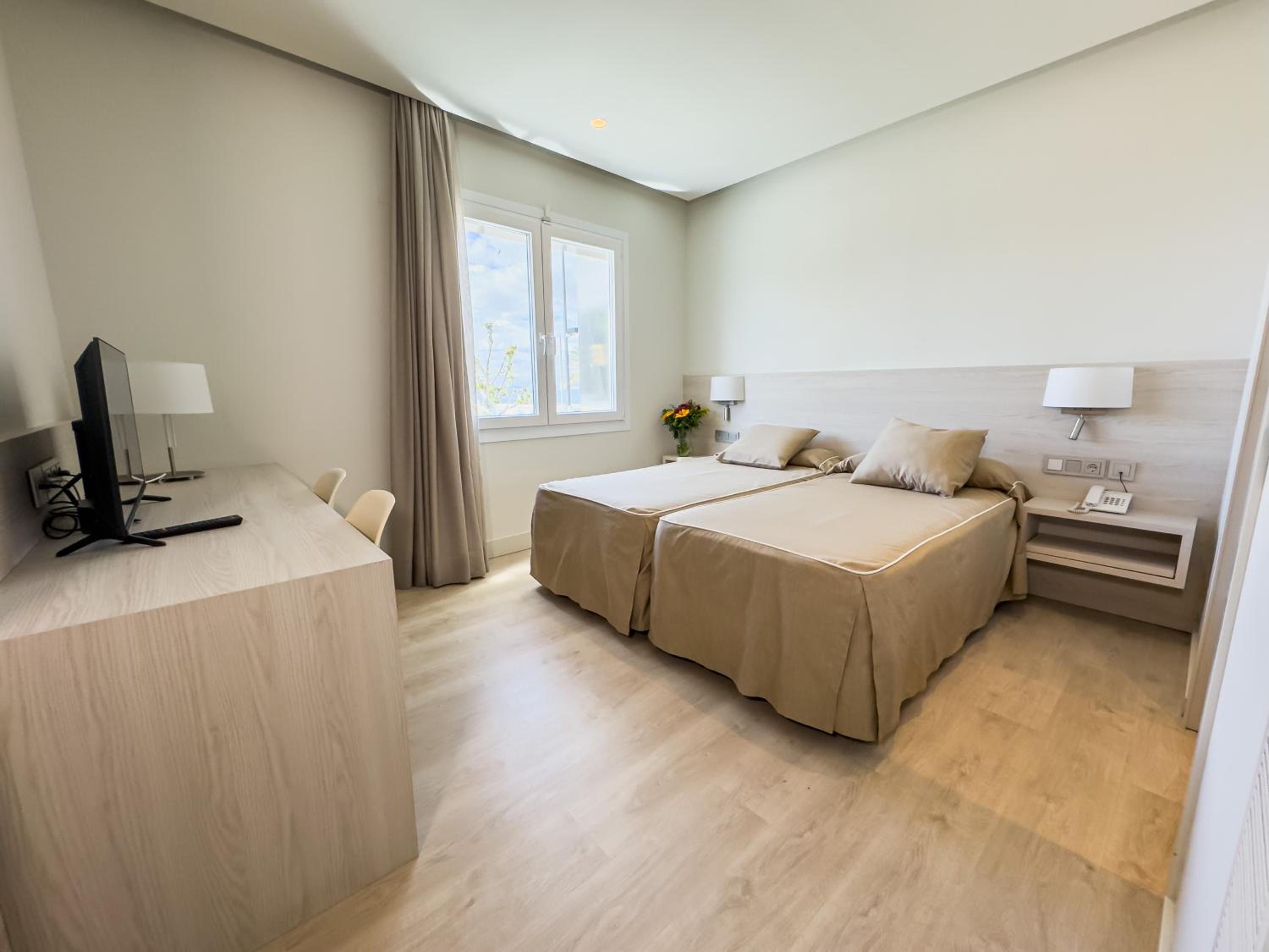 Habitación Doble con Vista al Mar (ventana)