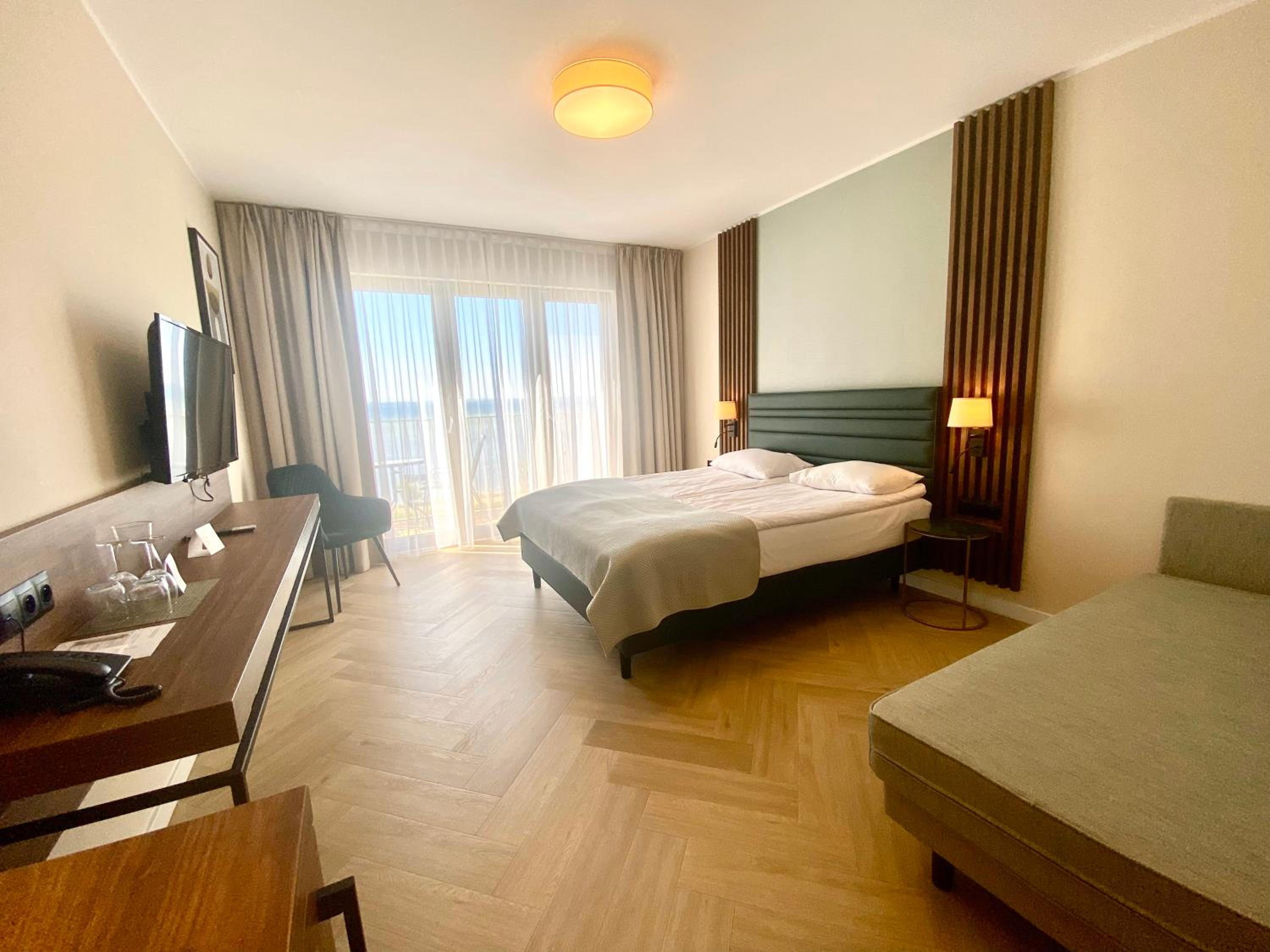 Deluxe Double Room with Balcony and Bay View - Photo 4