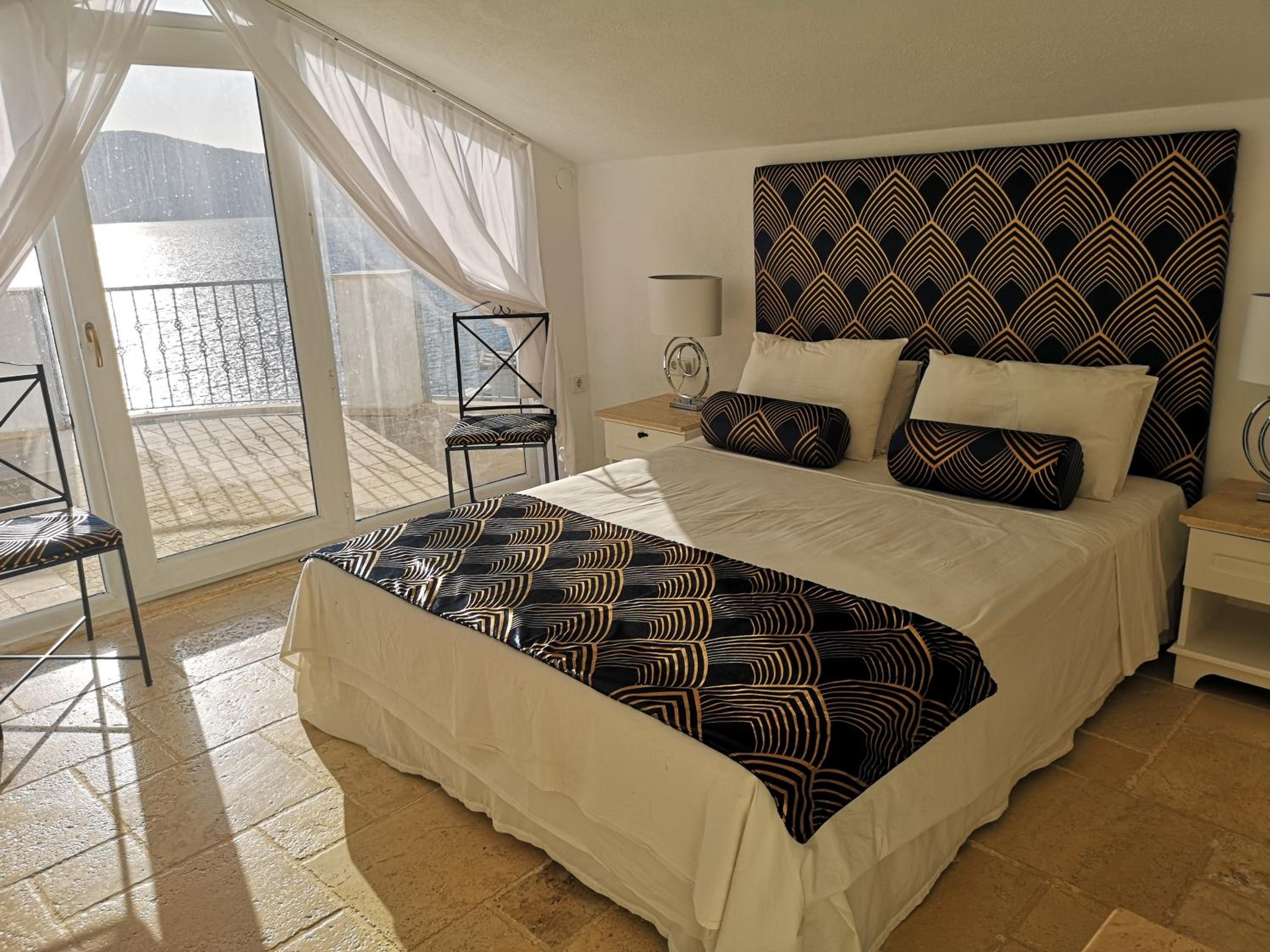 Villa with Sea View - Photo 32