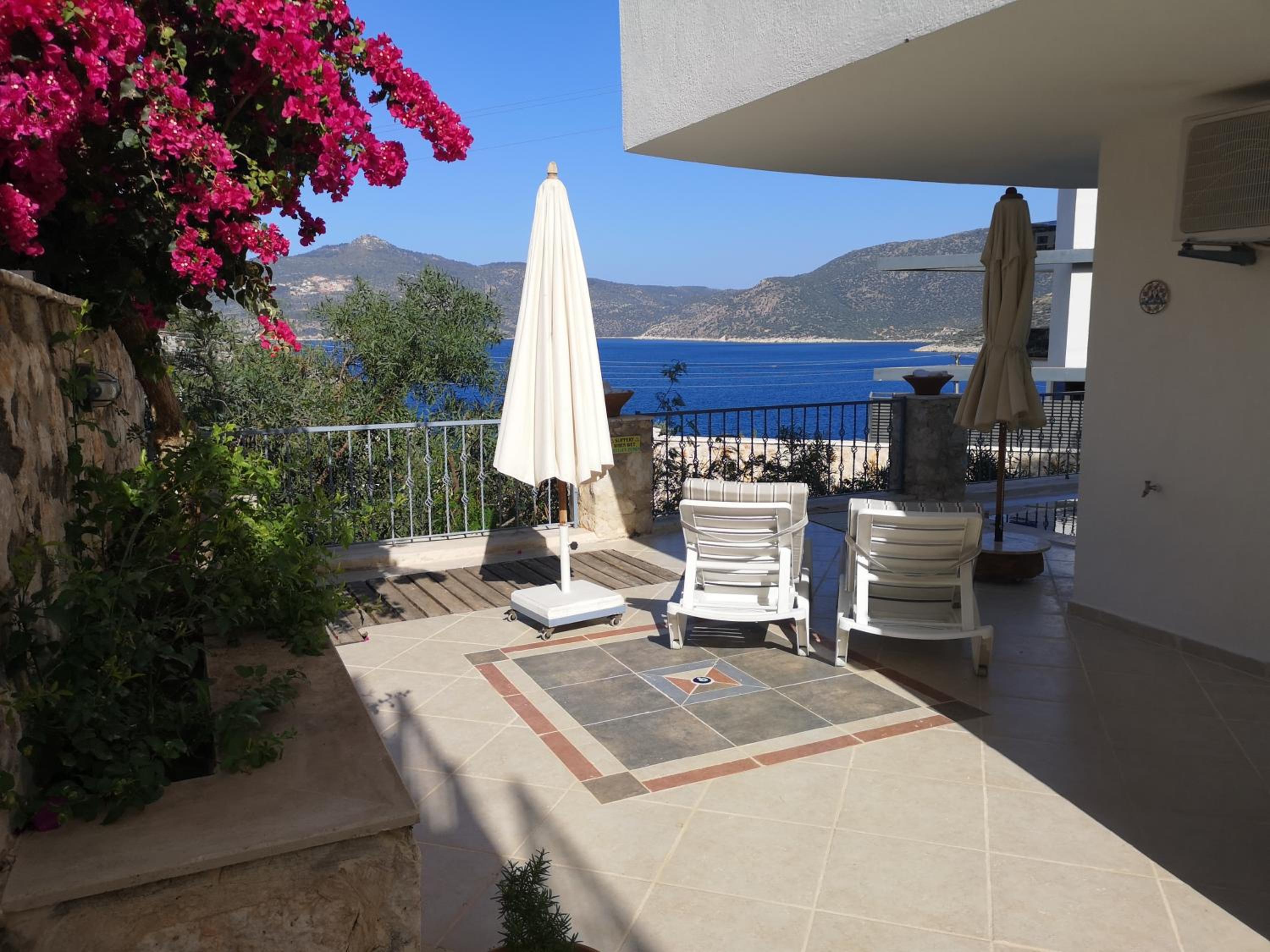 Villa with Sea View - Photo 34