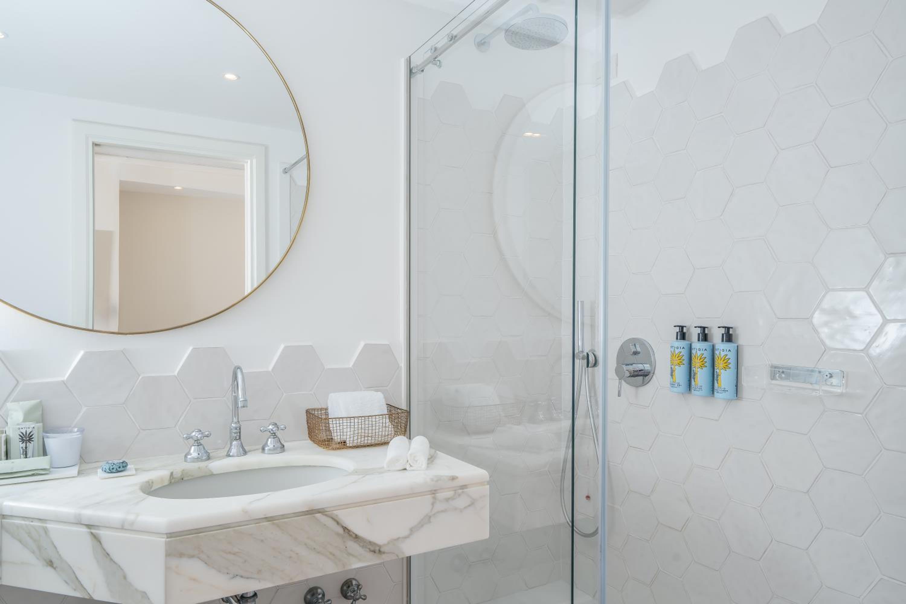 Superior Suite	with Terrace and Sea View - Photo 3