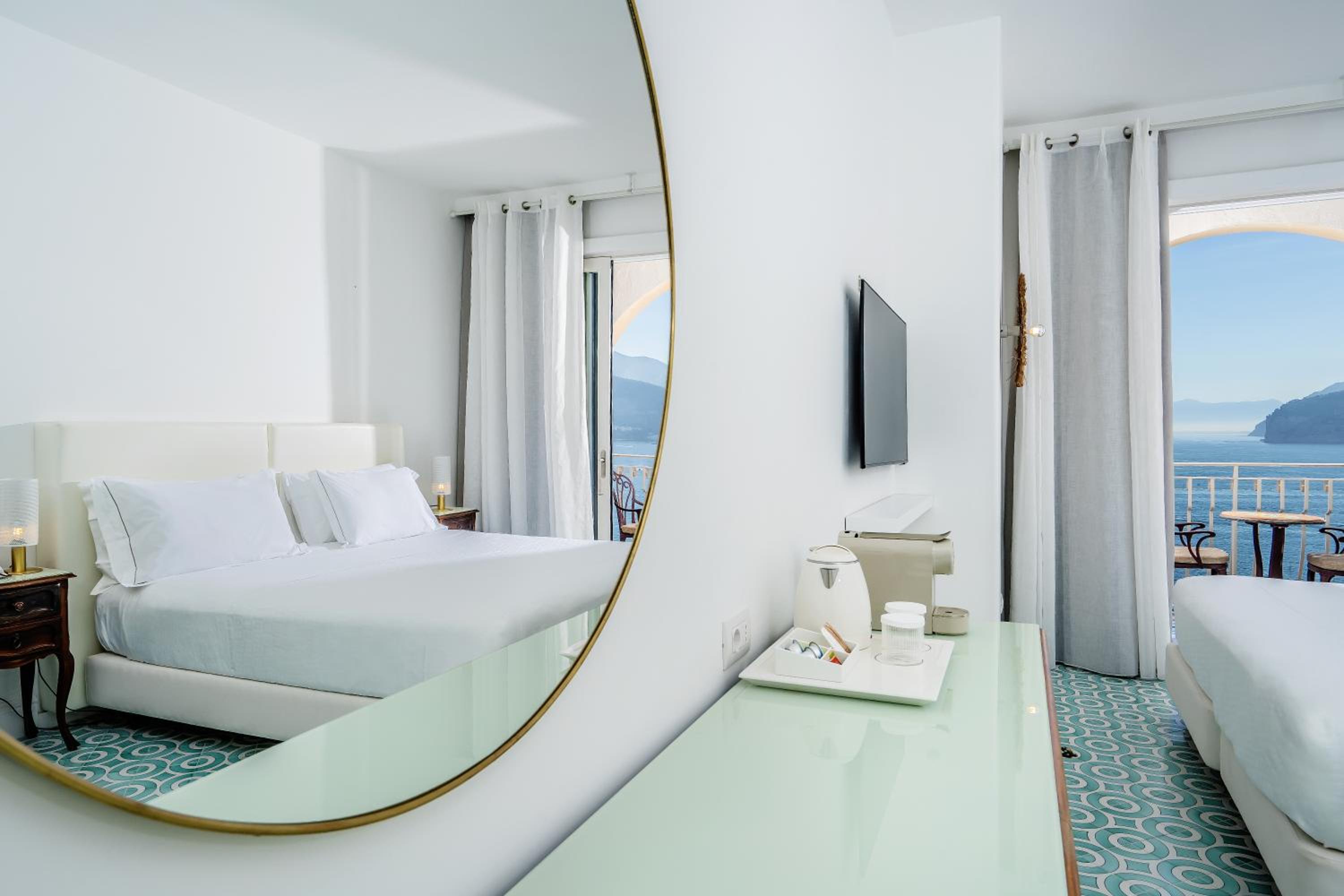 Superior Room with Balcony and Sea View - Photo 2