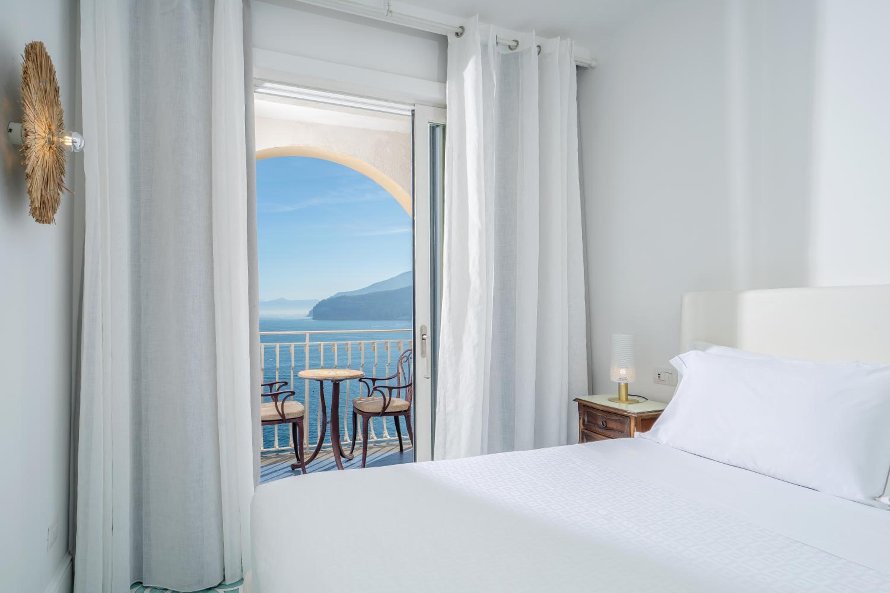 Superior Room with Balcony and Sea View - Photo 3
