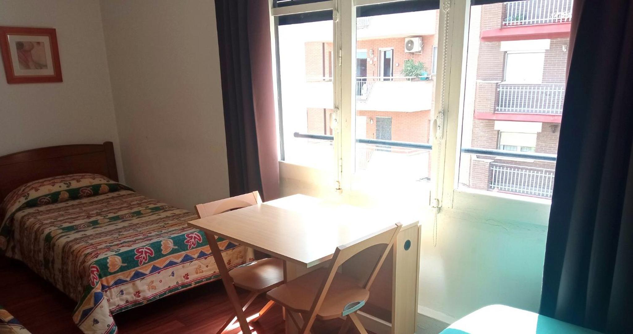 Twin Room with City View photo 2
