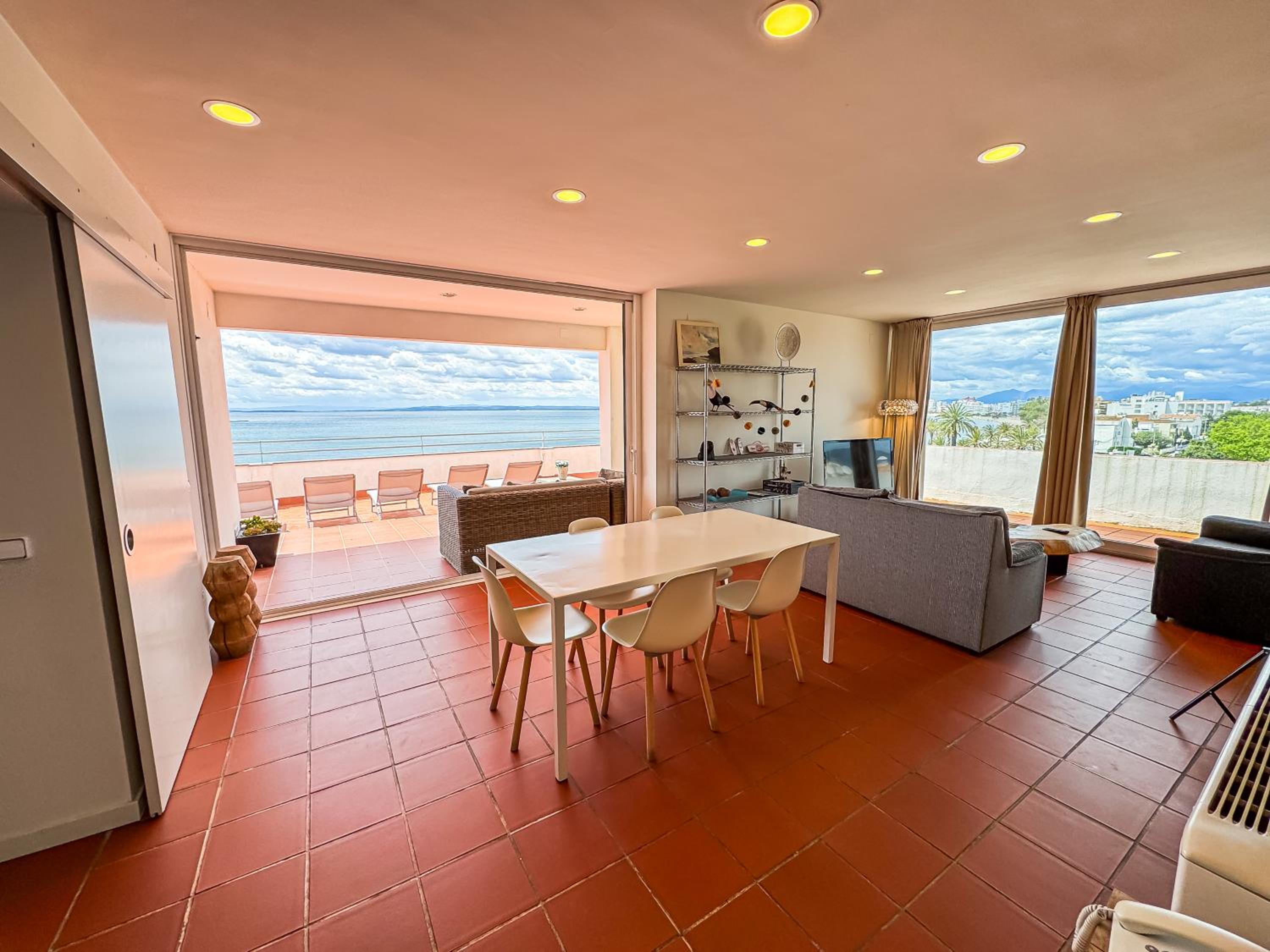 Apartamento con vista al mar