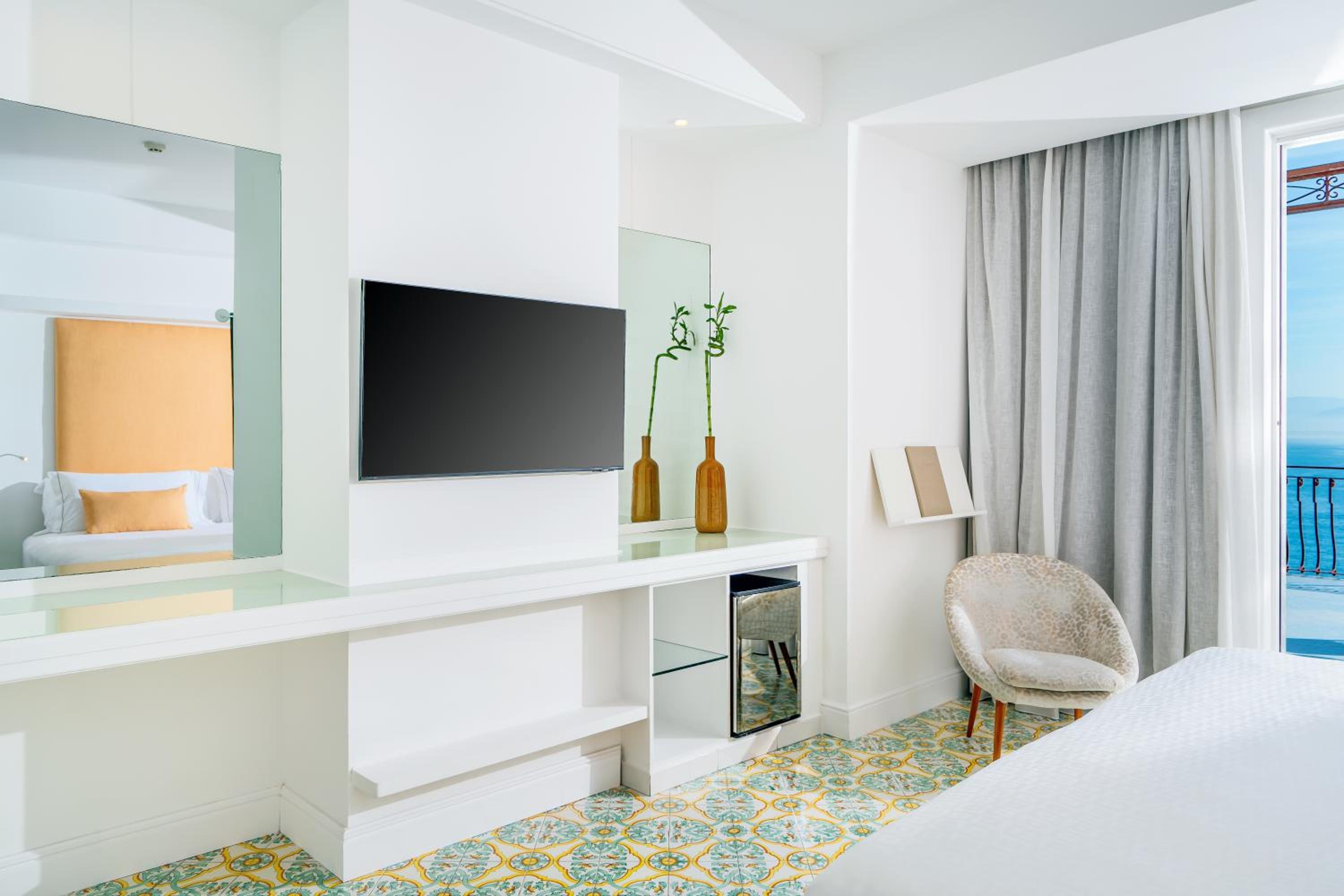 Deluxe Room with Terrace and Sea View - Photo 6