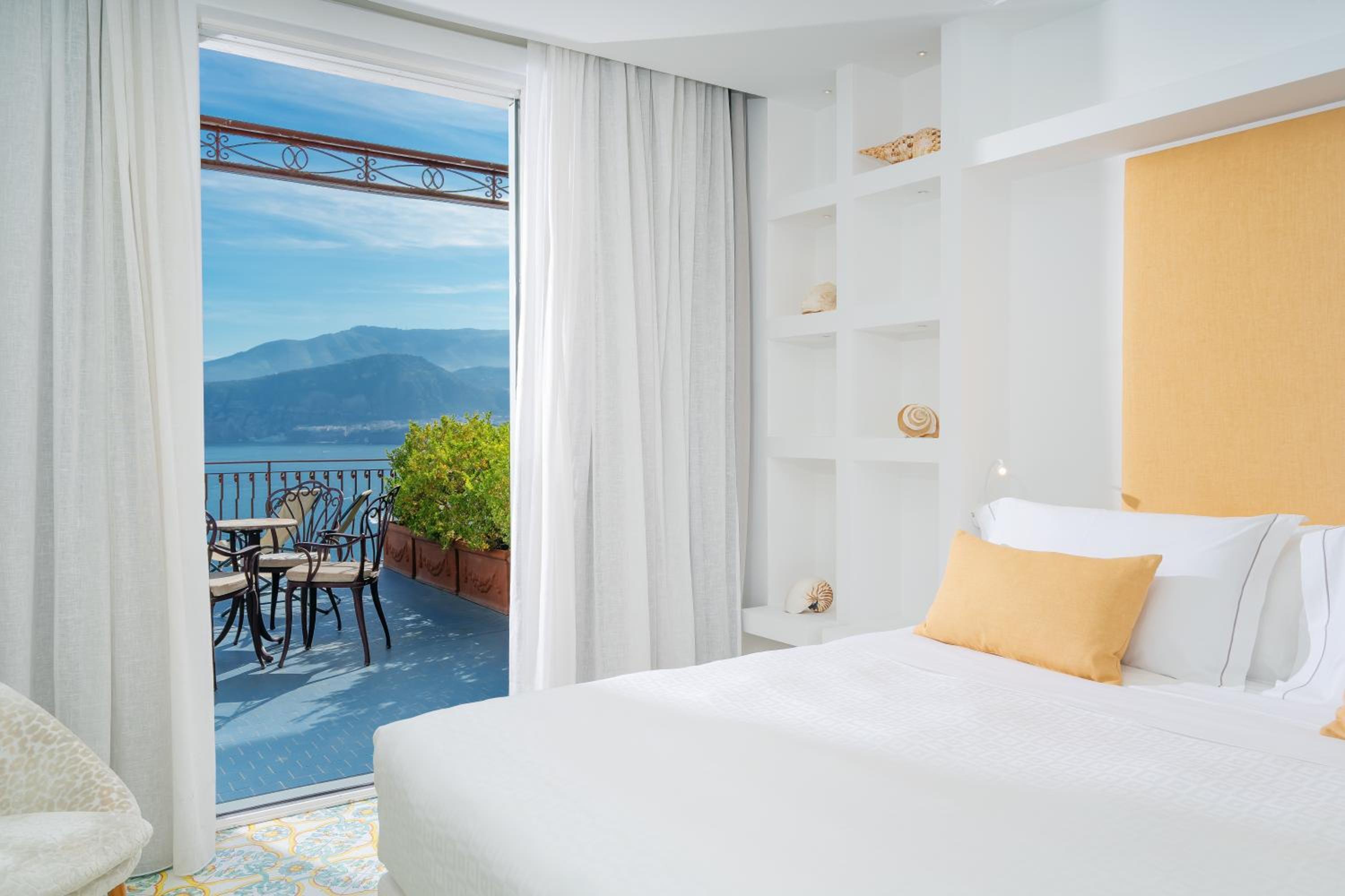 Deluxe Room with Terrace and Sea View - Photo 9