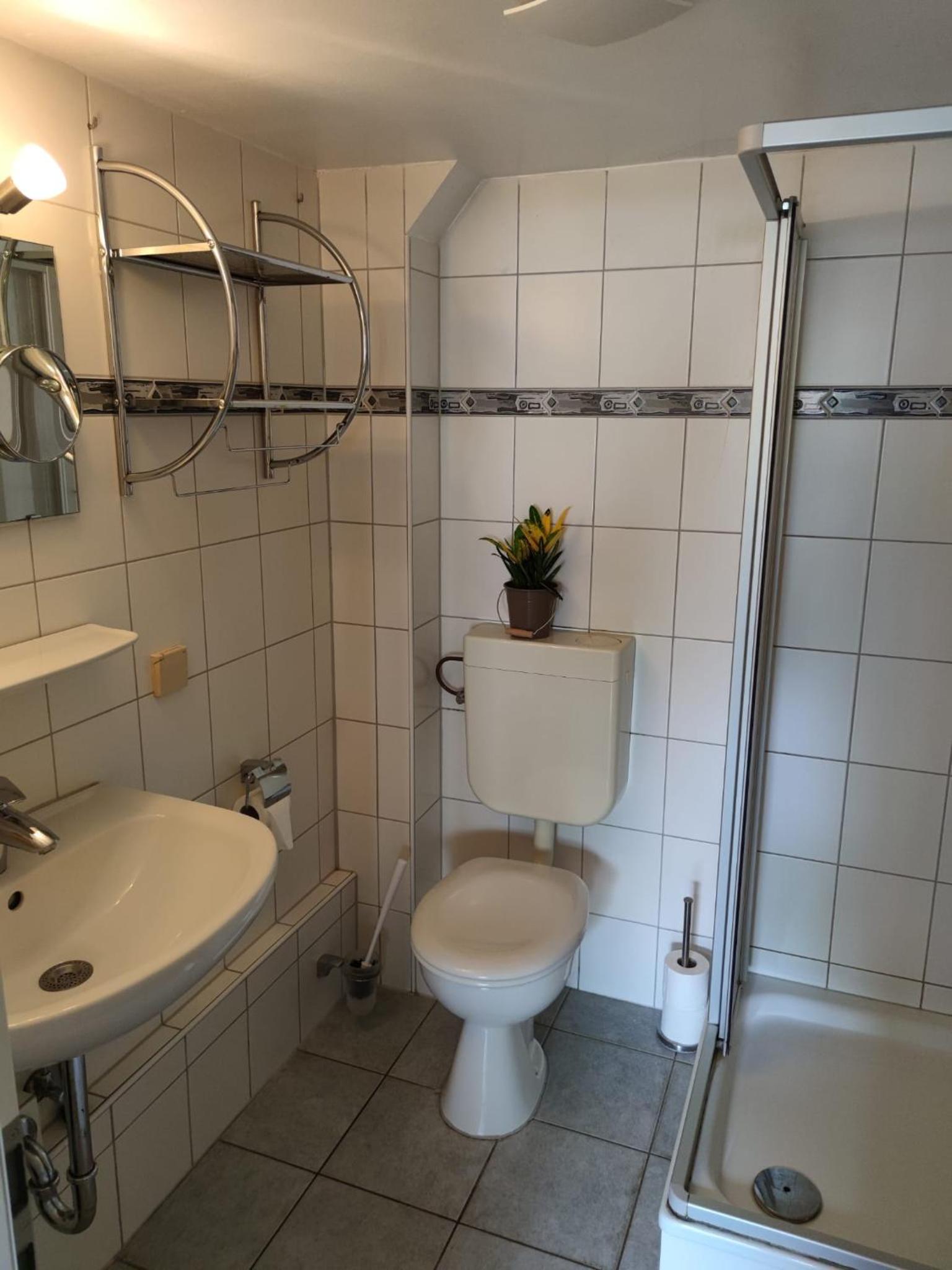 Single Room with Shared Bathroom photo 2