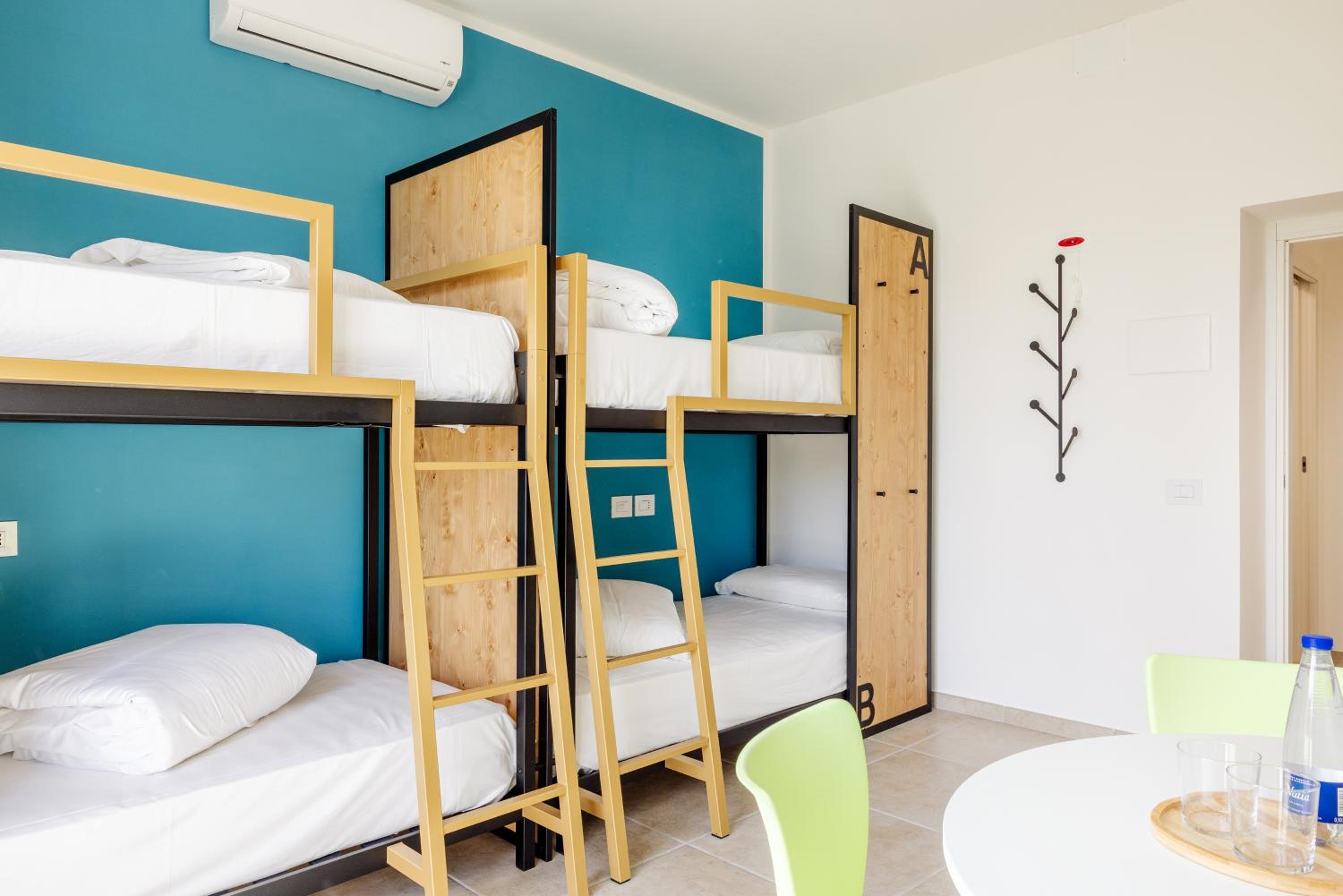 4-Bett-Mixed-Dormitorium-Zimmer