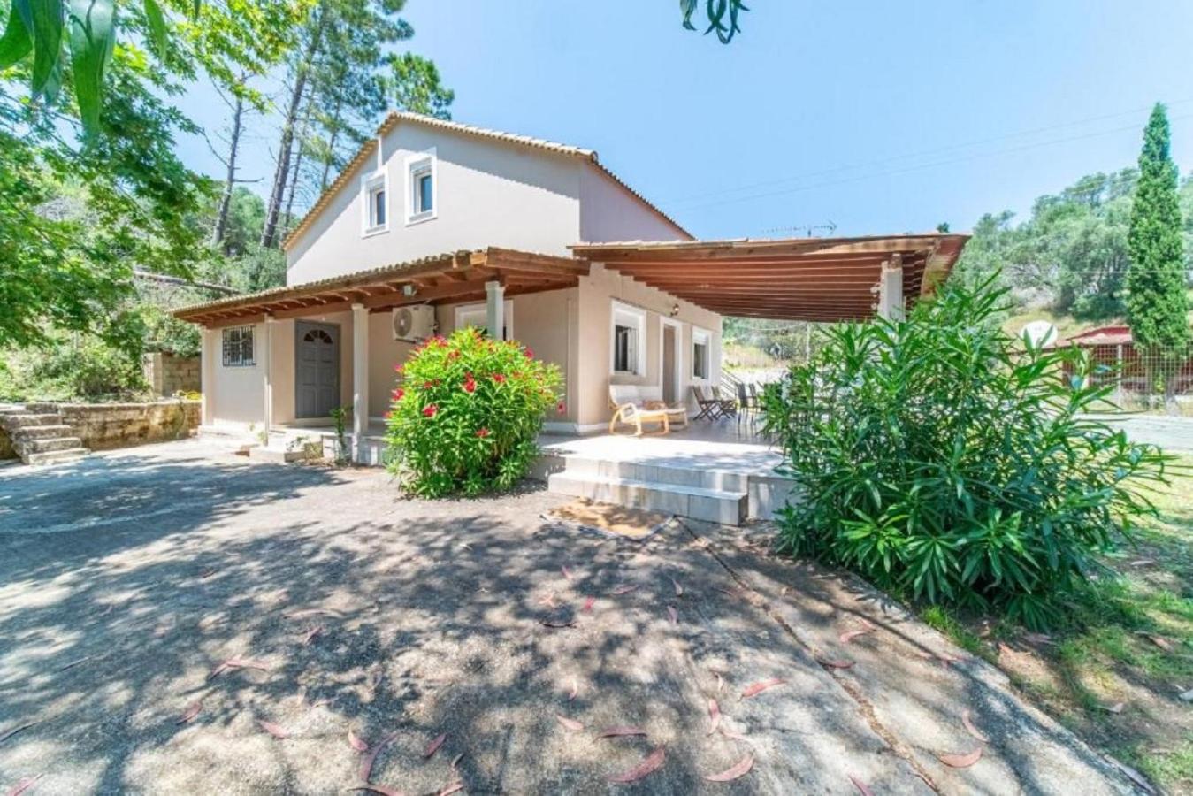 Villa photo 2