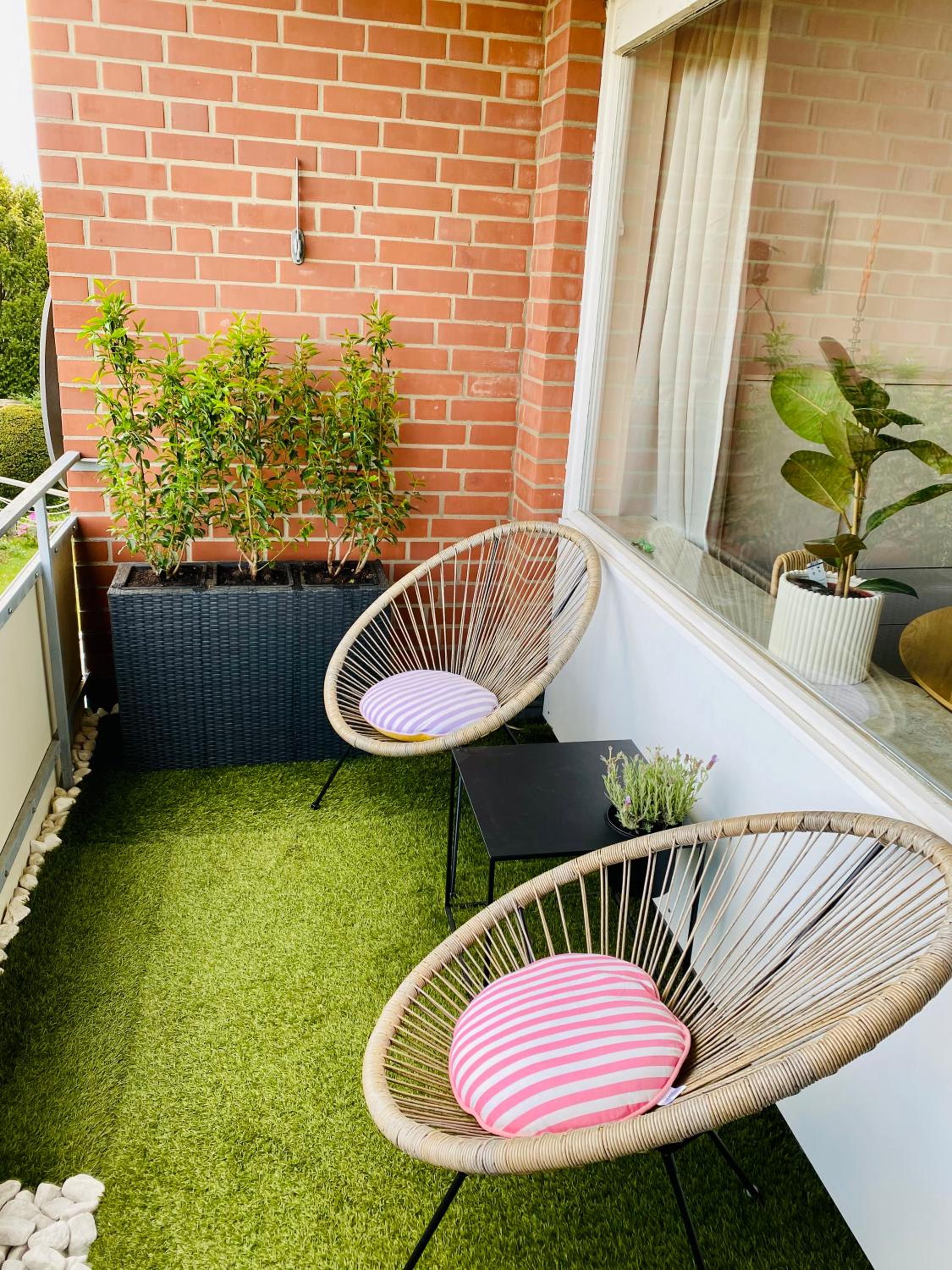 Apartment with Balcony - Photo 14