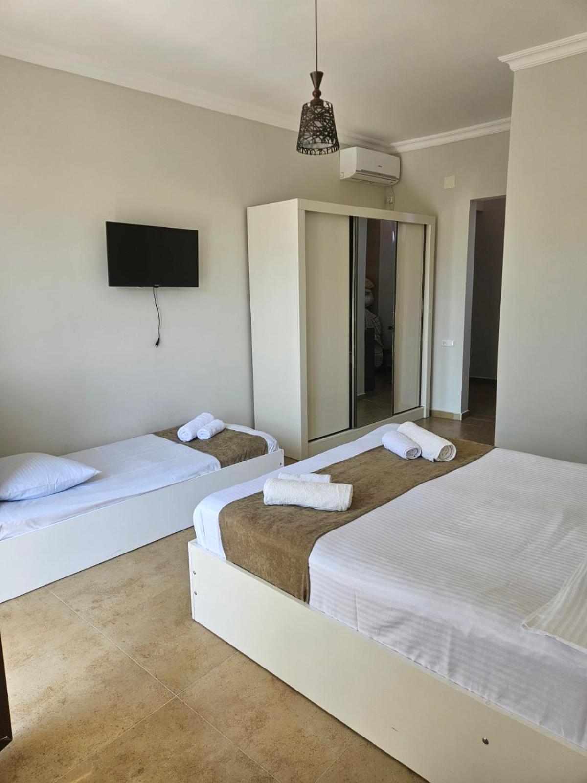 Triple Room with Balcony photo 3