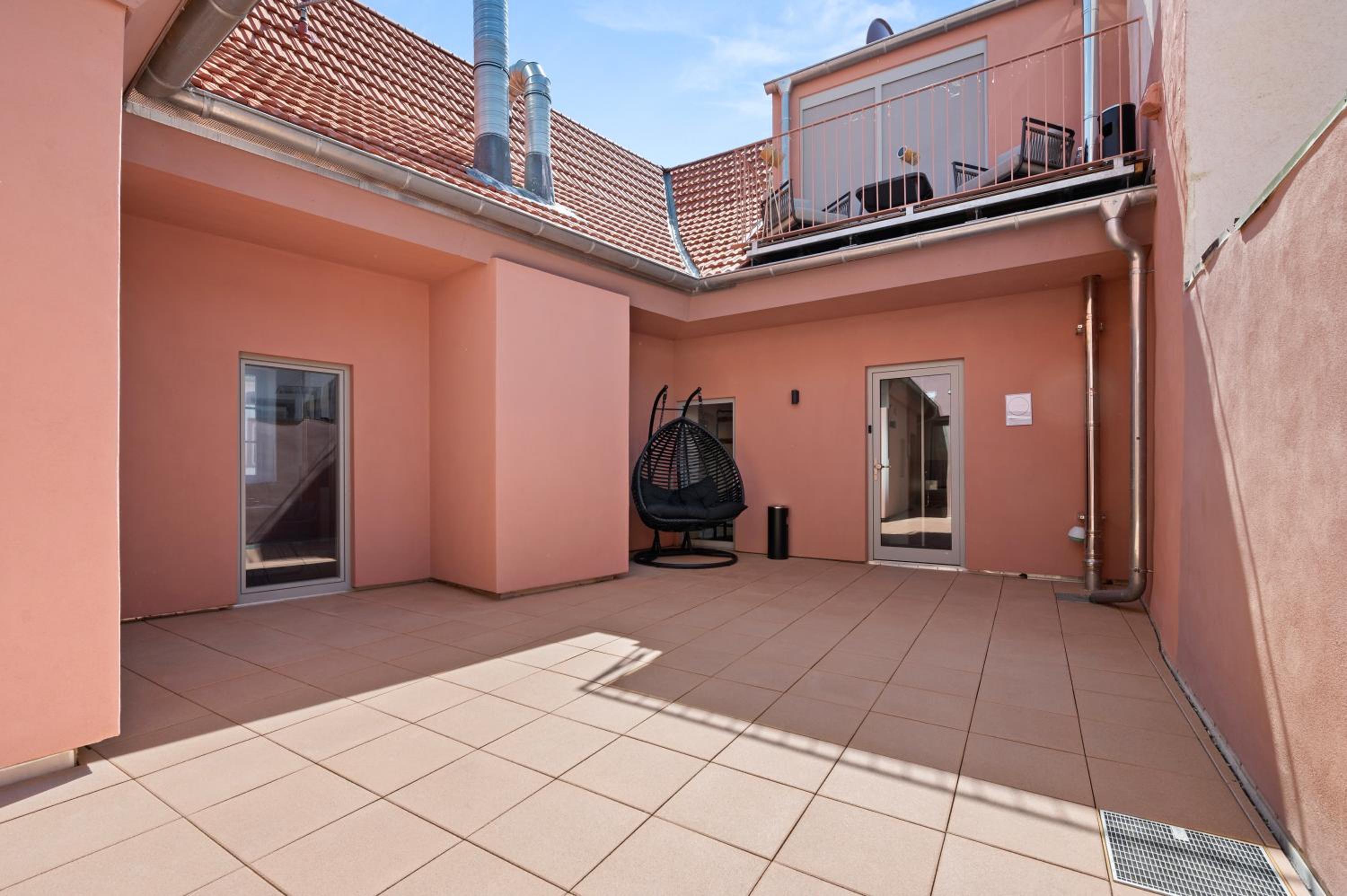 Two-Bedroom Apartment with Balcony photo 3