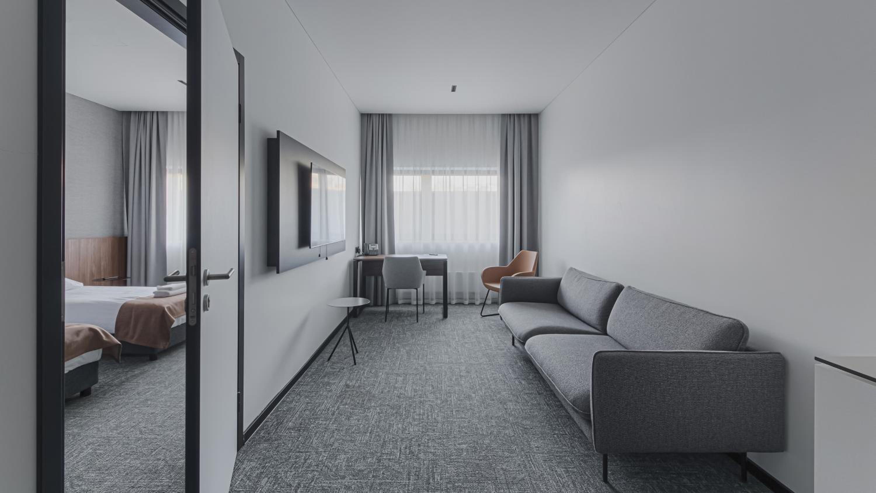 Superior Suite - Photo 9