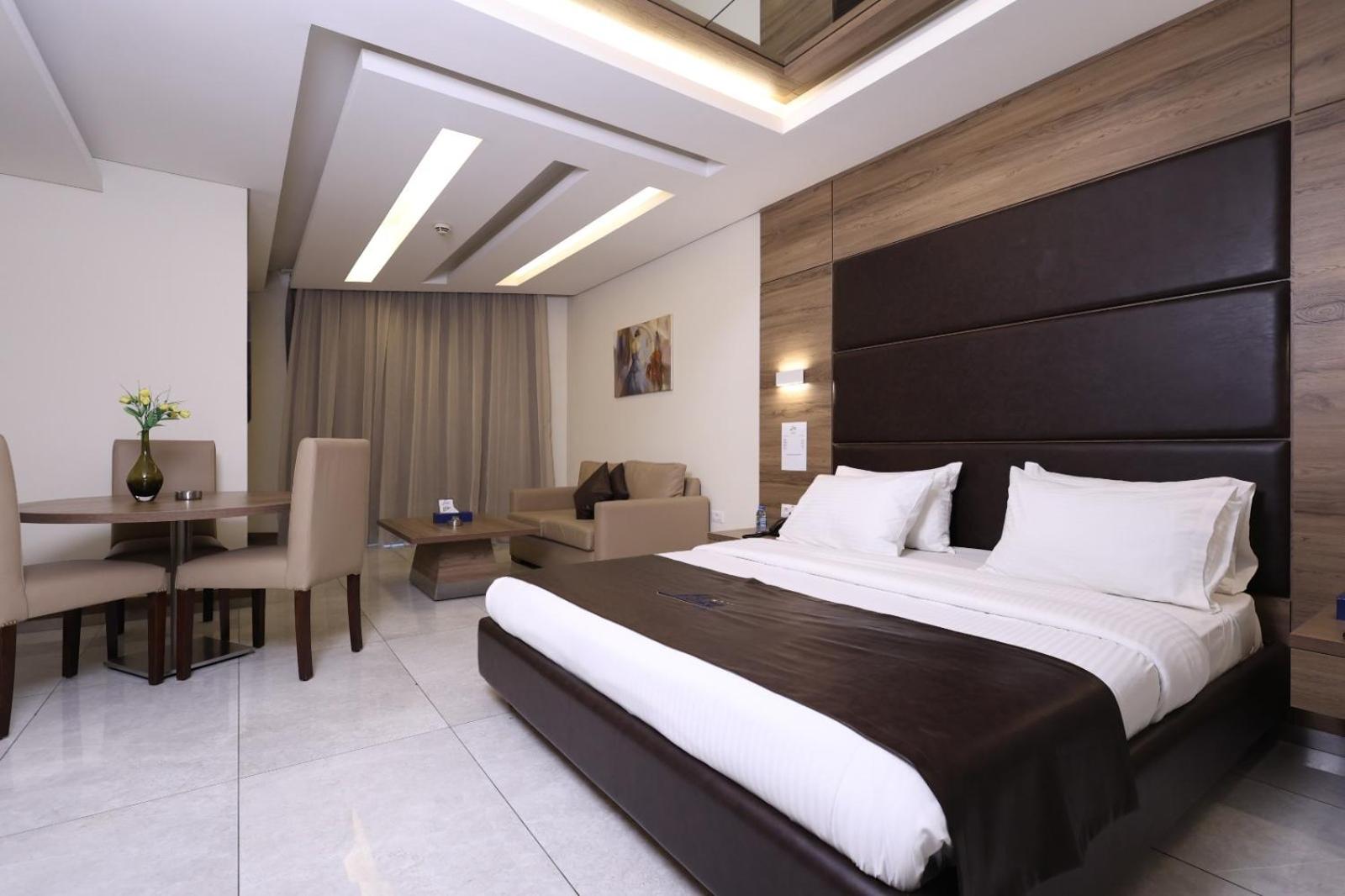Executive Suite - Photo 7