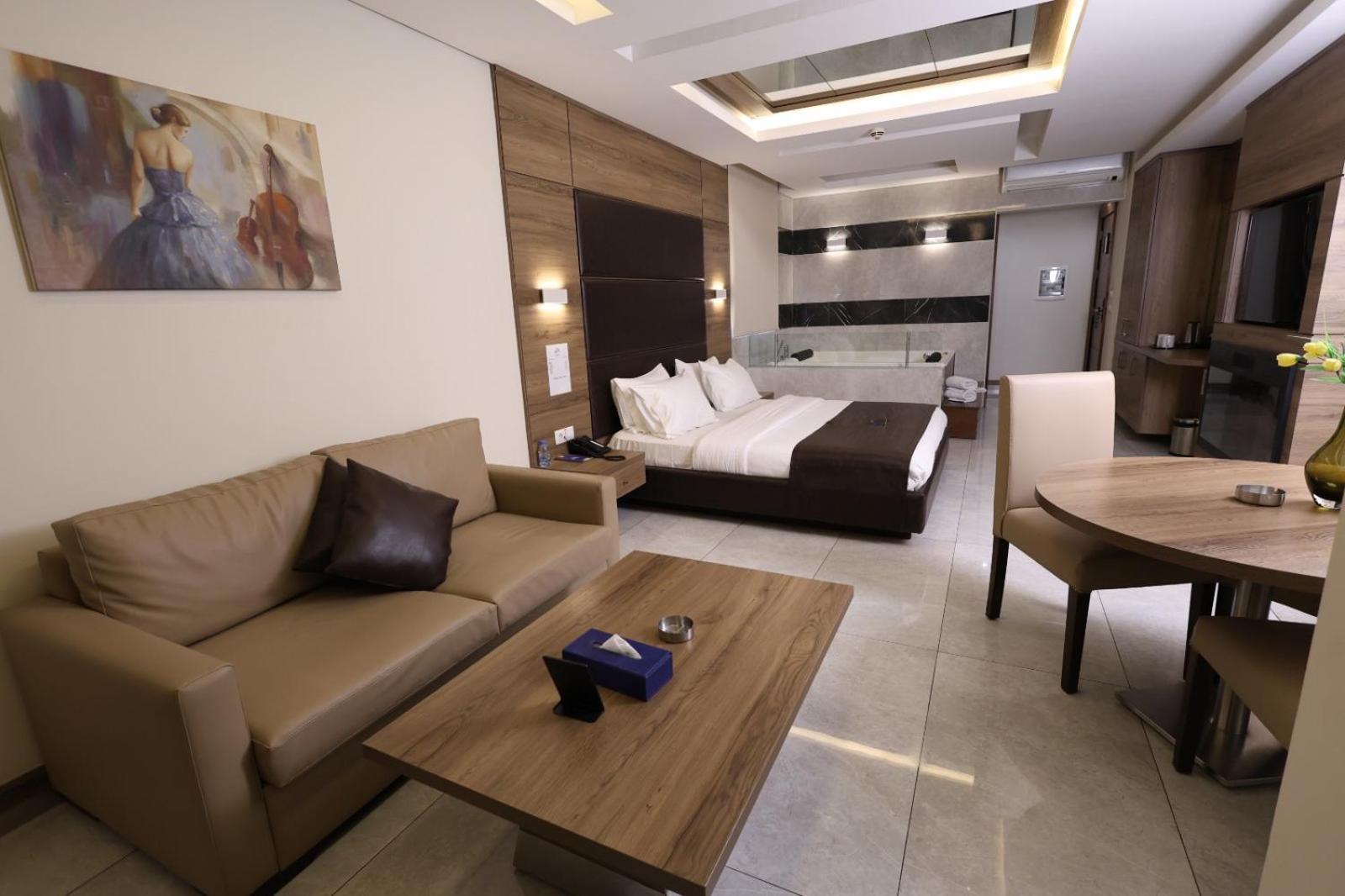 Executive Suite - Photo 10