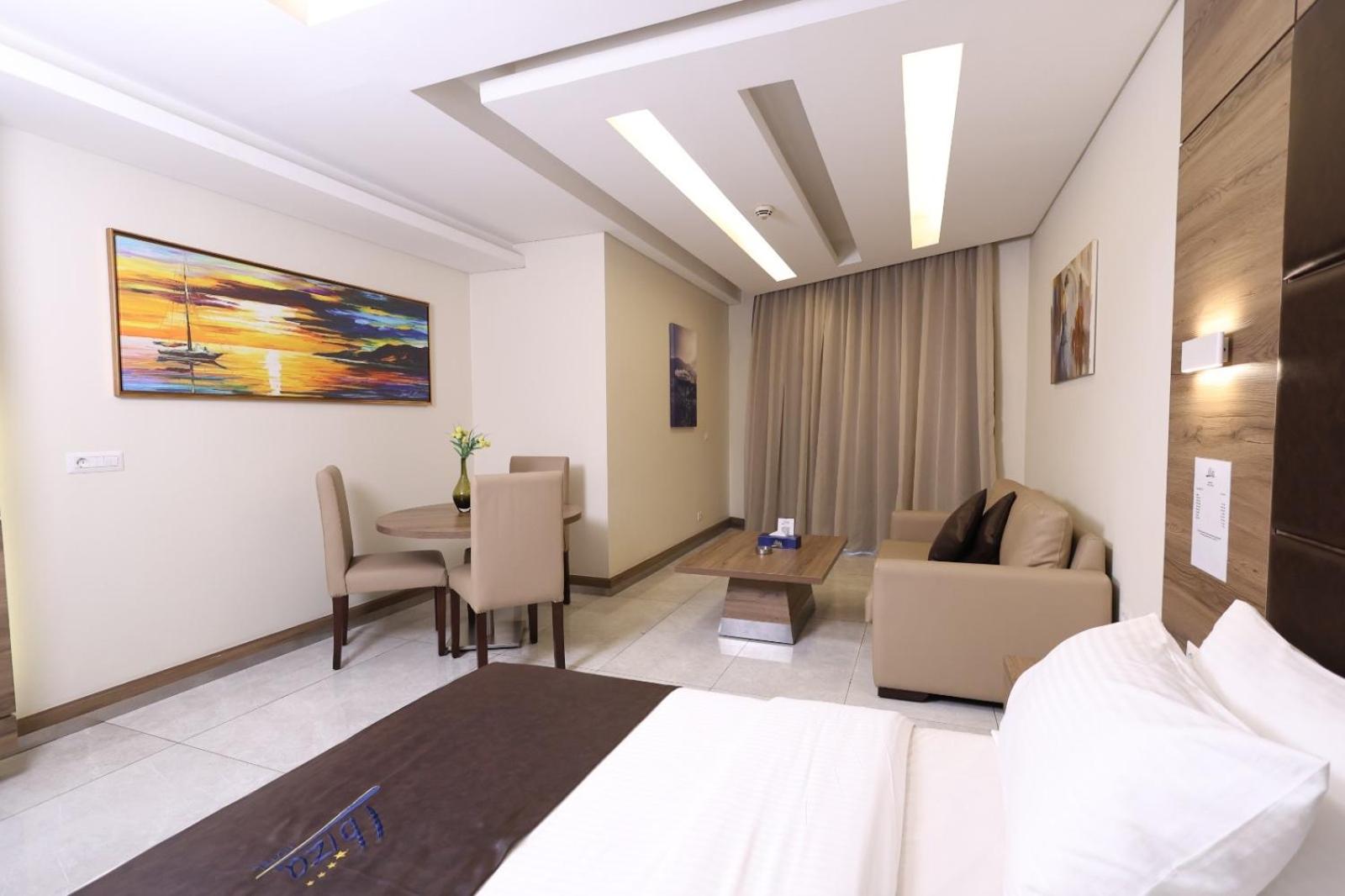 Executive Suite - Photo 11