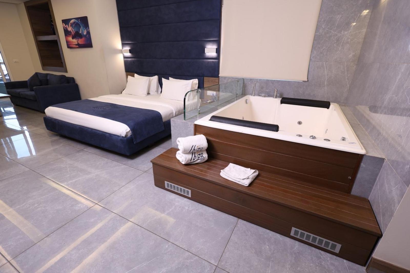 Executive Suite - Photo 15